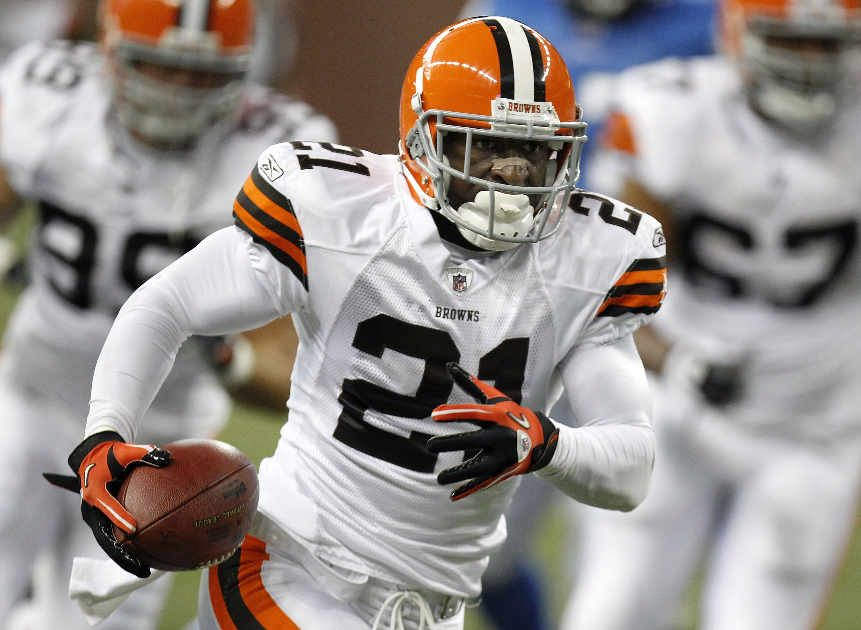 DETROIT - AUGUST 28: Eric Wright #21 of the Cleveland Browns returns a fumble for a touchdown during the first quarter while playing the Detroit Lions in a preseason game on August 28, 2010 at Ford Field in Detroit, Michigan. (Photo by Gregory Shamus/Gett DETROIT - AUGUST 28: Eric Wright #21 of the Cleveland Browns returns a fumble for a touchdown during the first quarter while playing the Detroit Lions in a preseason game on August 28, 2010 at Ford Field in Detroit, Michigan. (Photo by Gregory Shamus/Gett