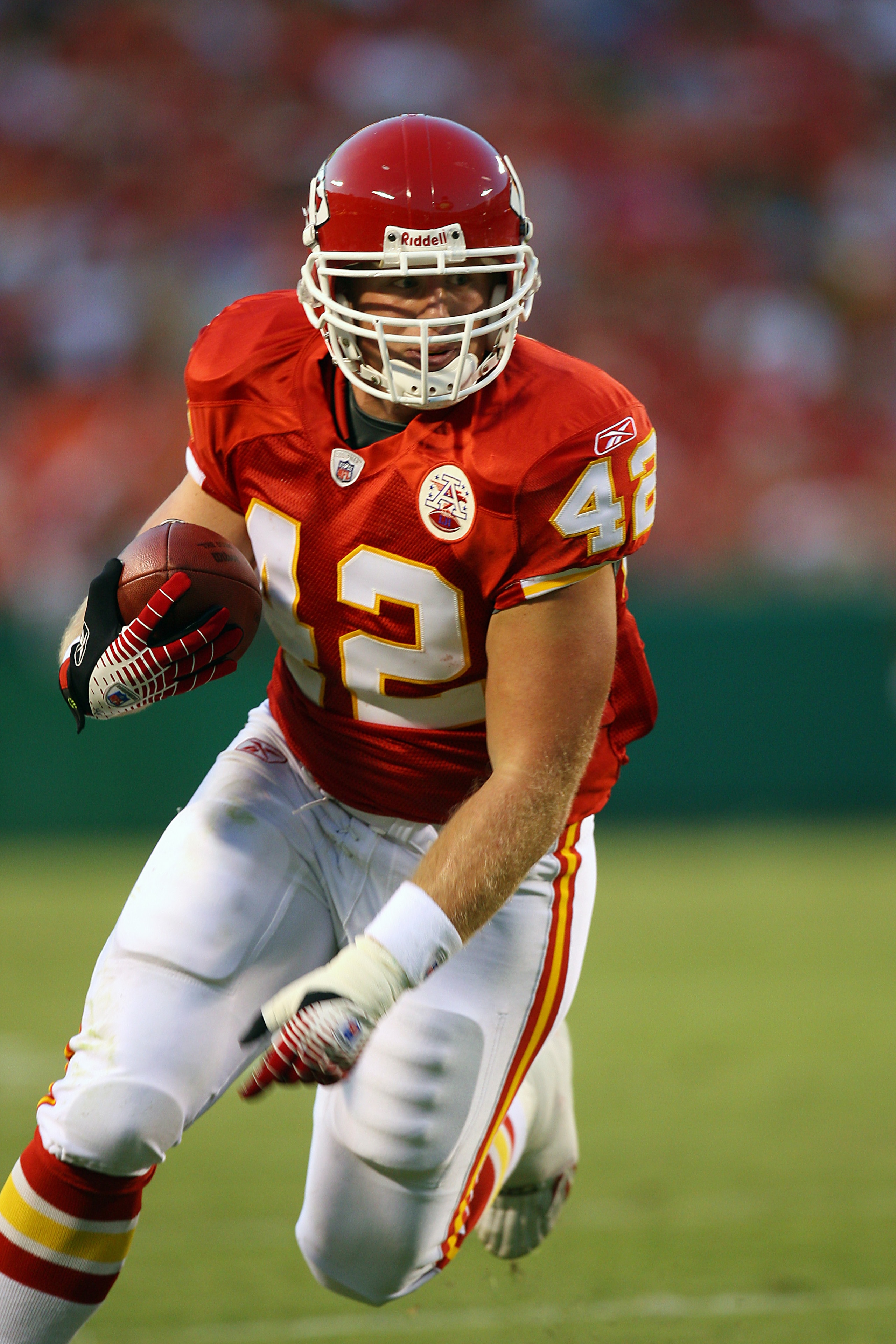 KANSAS CITY, MO - AUGUST 16:  Mike Cox #42 of the Kansas City Chiefs runs with a reception during a preseason game against the Arizona Cardinals on August 16, 2008 at Arrowhead Stadium in Kansas City, Mo.  (Photo by G. Newman Lowrance/Getty Images)