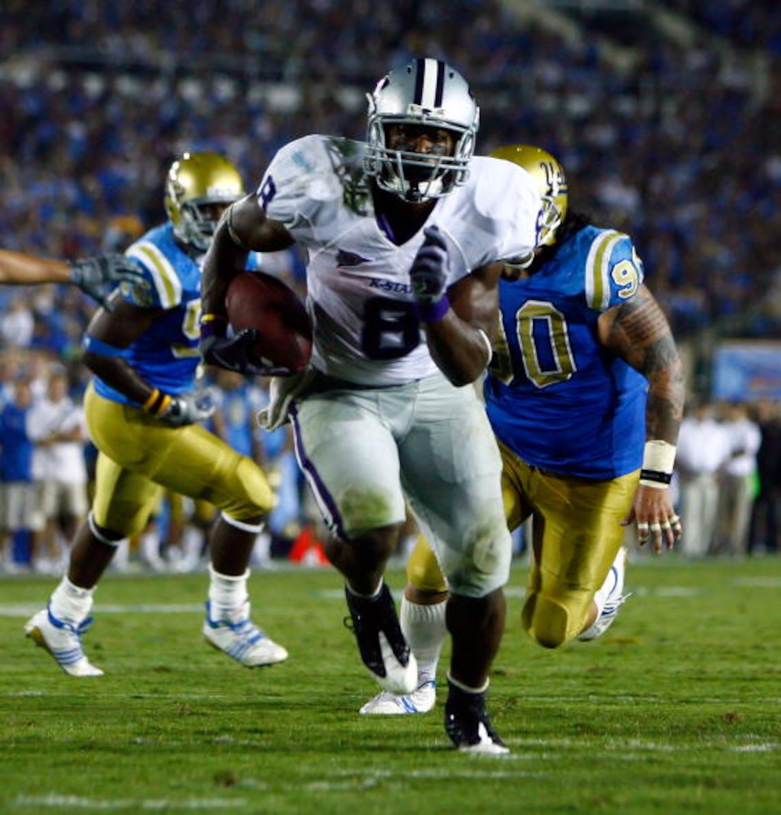 PASADENA, CA - SEPTEMBER 19:  Runningback Daniel Thomas #8 of the Kansas State Wildcats carries the ball against the UCLA Bruins at the Rose Bowl on September 19, 2009 in Pasadena, California. UCLA defeated Kansas State 23-9.  (Photo by Jeff Gross/Getty I