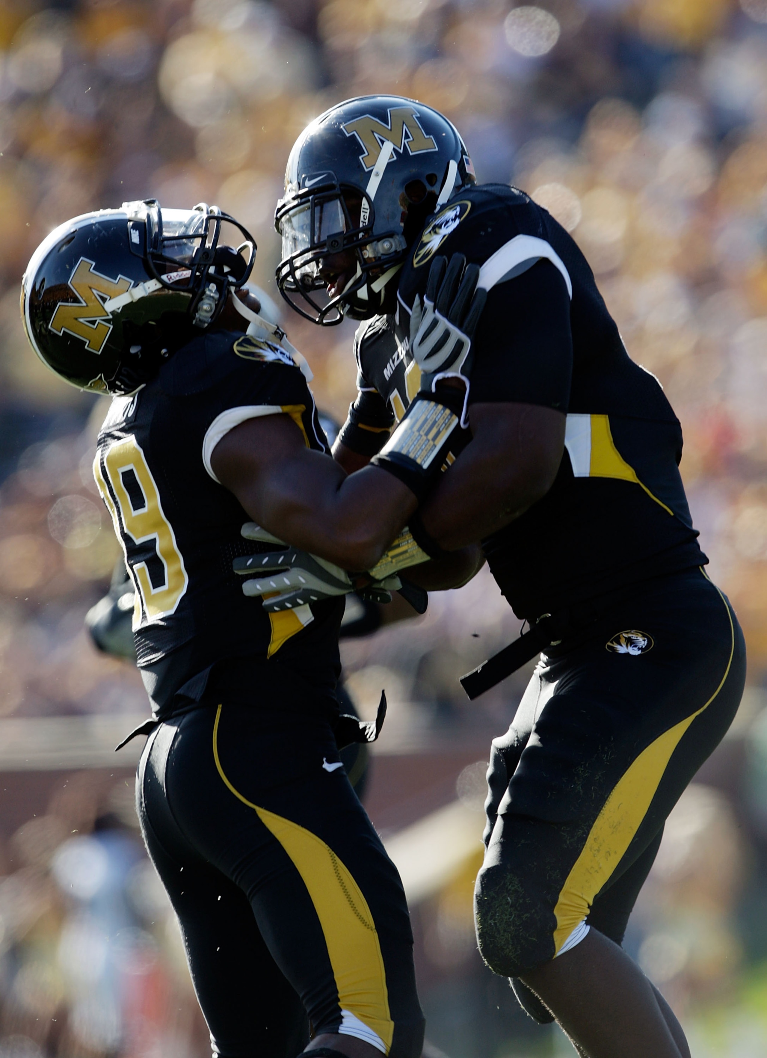 COLUMBIA, MO - NOVEMBER 07:  Linebacker Sean Weatherspoon #12 of the Missouri Tigers is congratulated by Carl Gettis #19 after the Tigers stopped the Baylor Bears offense during the game at Faurot Field/Memorial Stadium on November 7, 2009 in Columbia, Mi