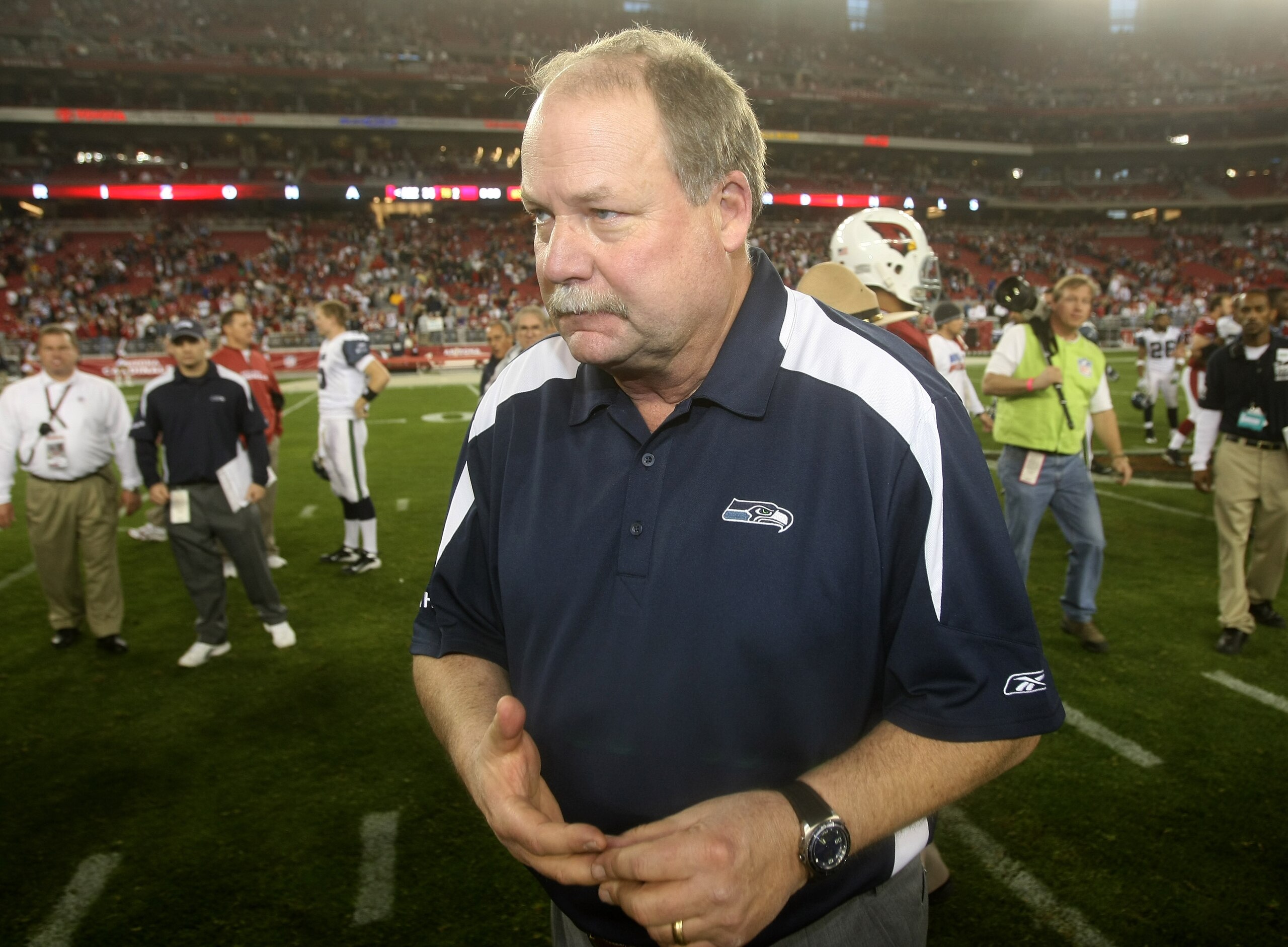 GLENDALE, AZ - DECEMBER 28:  Head coach Mike Holmgren of the Seattle Seahawks walks off the field after the game with the Arizona Cardinals on December 28, 2008 at University of Phoenix Stadium in Glendale, Arizona.  The Cardinals won 34-21.  (Photo by St