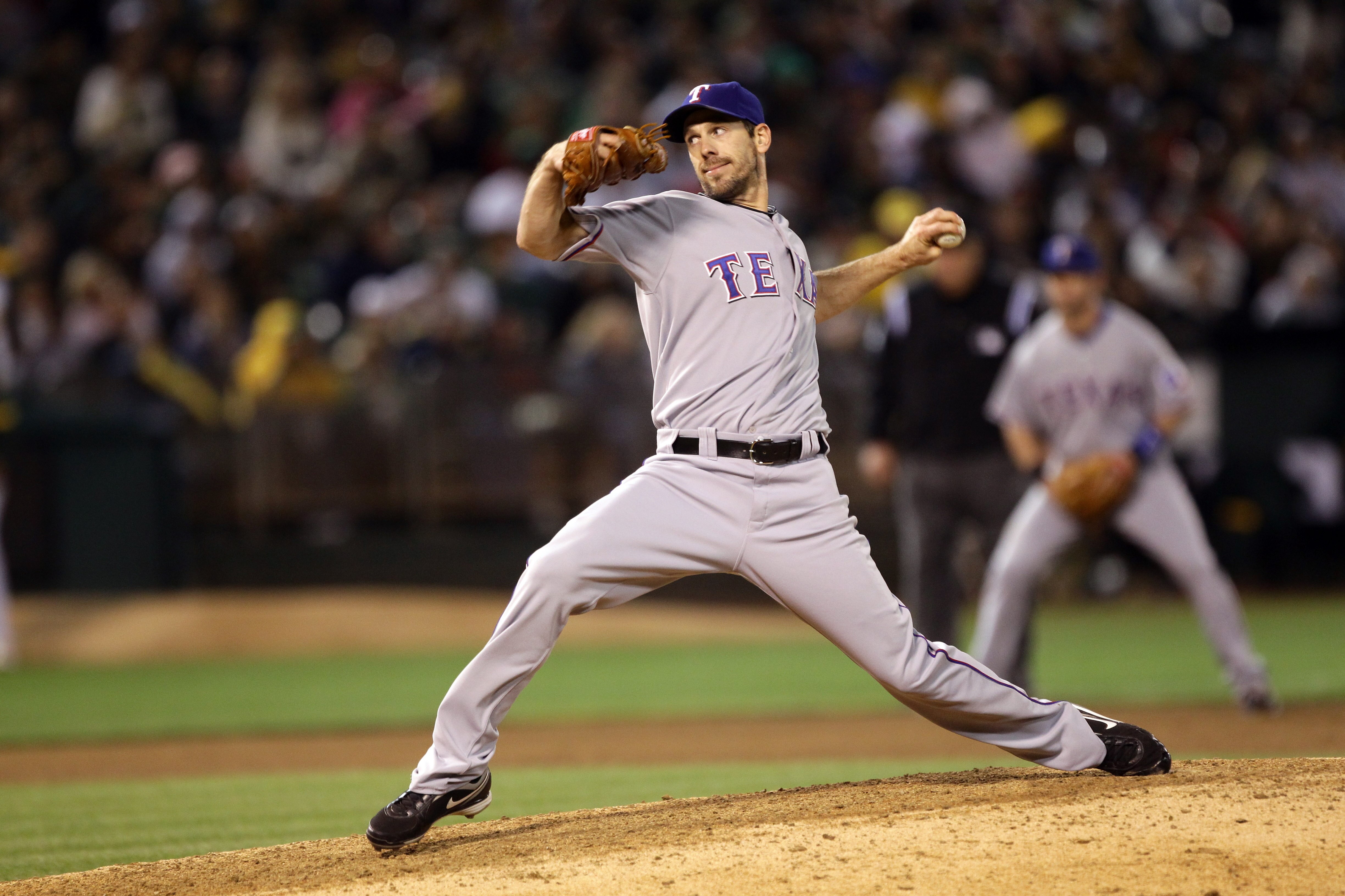 OAKLAND, CA - AUGUST 06:  Cliff Lee #33 of the Texas Rangers pitches against the Oakland Athletics at the Oakland-Alameda County Coliseum on August 6, 2010 in Oakland, California.  (Photo by Ezra Shaw/Getty Images)