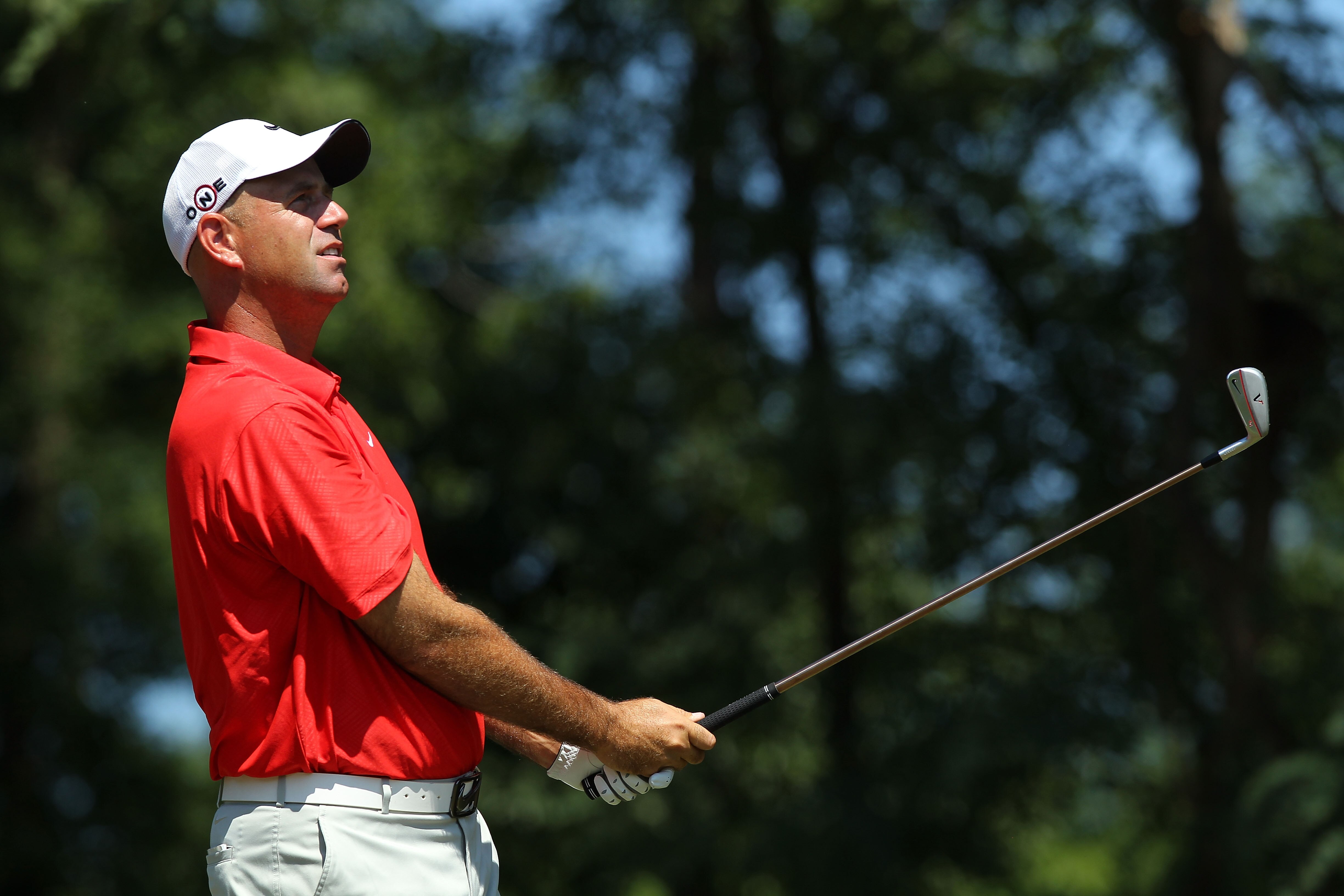PARAMUS, NJ - AUGUST 28:  Stewart Cink watches his tee shot on the second hole during the third round of The Barclays at the Ridgewood Country Club on August 28, 2010 in Paramus, New Jersey.  (Photo by Hunter Martin/Getty Images)