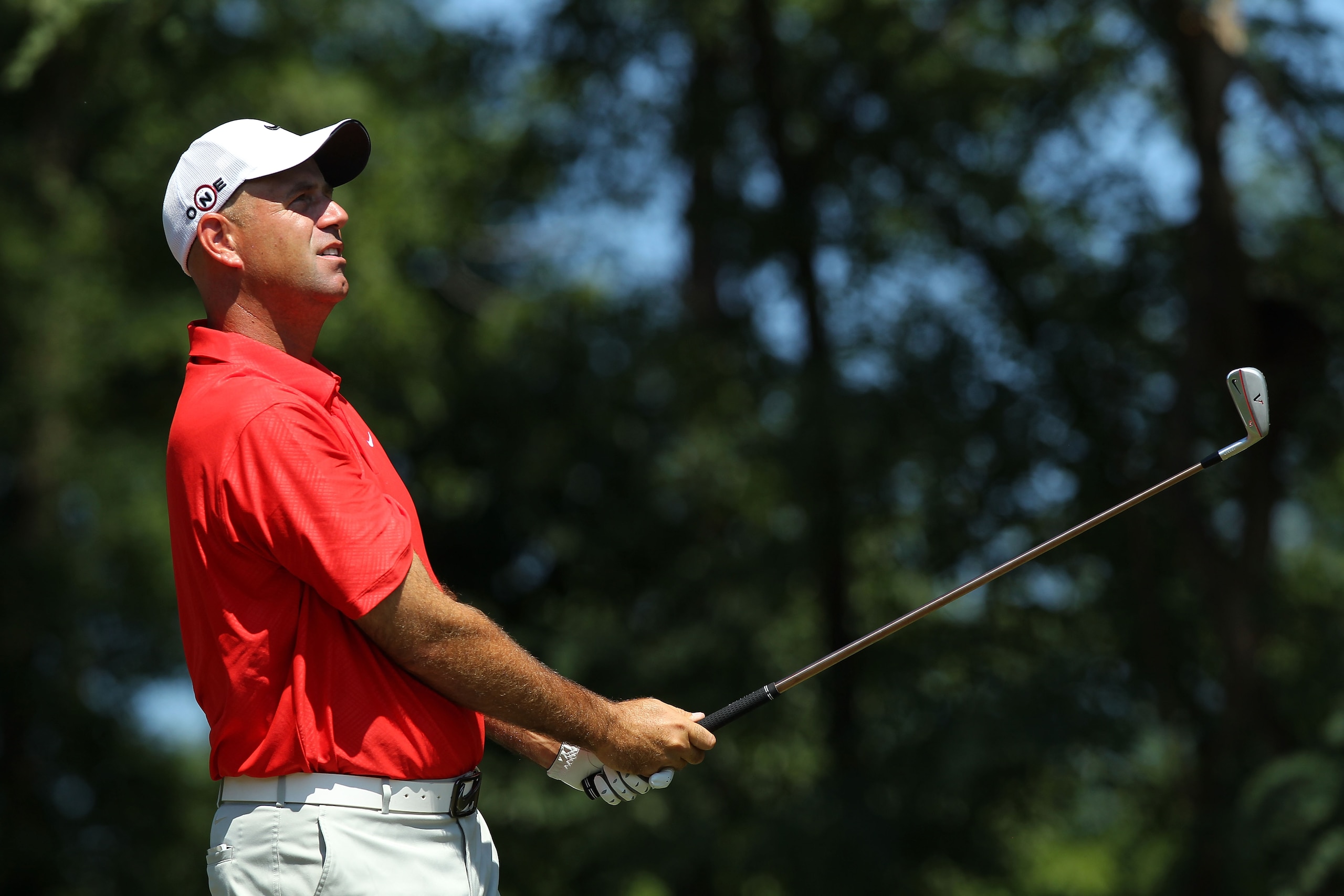 PARAMUS, NJ - AUGUST 28:  Stewart Cink watches his tee shot on the second hole during the third round of The Barclays at the Ridgewood Country Club on August 28, 2010 in Paramus, New Jersey.  (Photo by Hunter Martin/Getty Images)