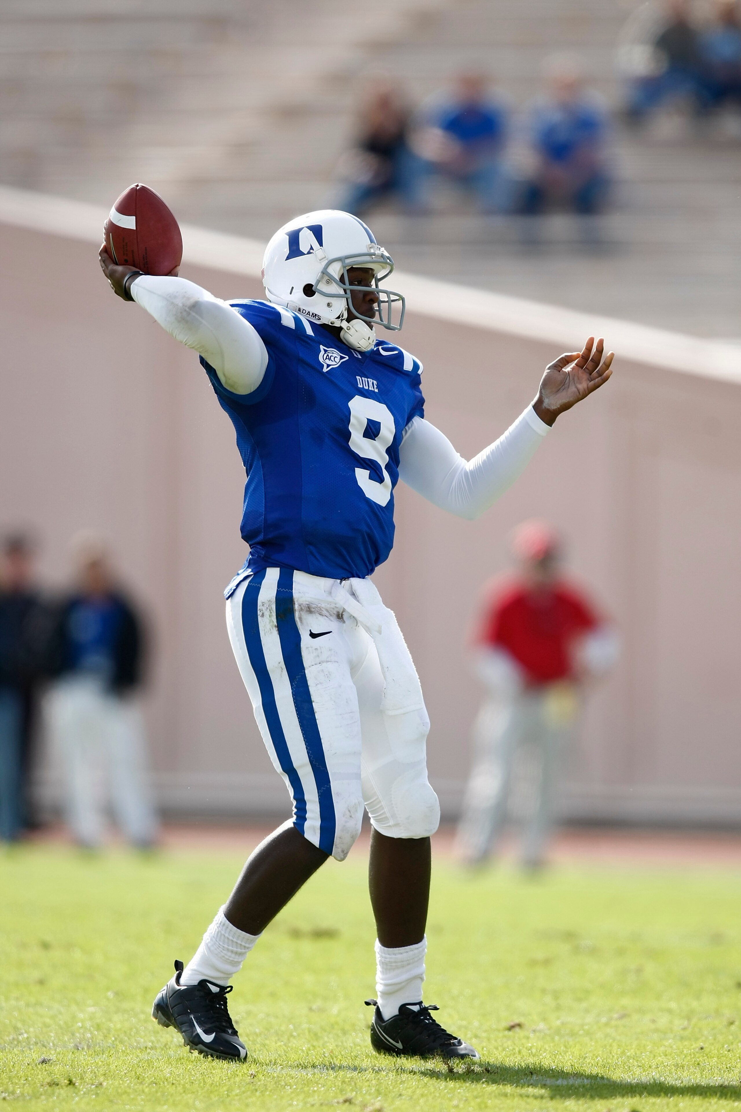DURHAM, NC - NOVEMBER 14:  Thaddeus Lewis #9 of the Duke Blue Devils passes the football against the Georgia Tech Yellow Jackets at Wallace Wade Stadium on November 14, 2009 in Durham, North Carolina. (Photo by Joe Robbins/Getty Images)