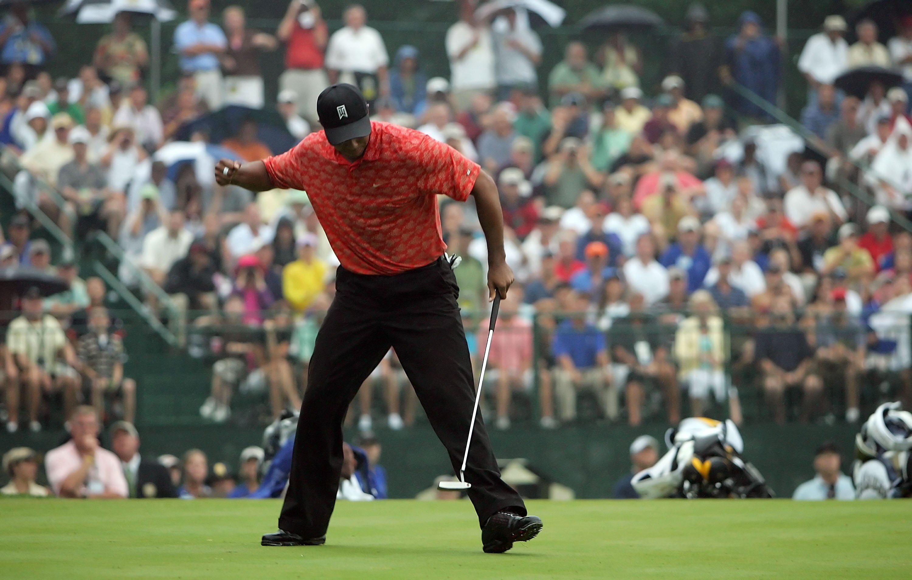 MEDINAH, IL - AUGUST 18:  Tiger Woods pumps his fist after sinking a birdie putt on the 18th hole during the second round of the 2006 PGA Championship at Medinah Country Club on August 18, 2006 in Medinah, Illinois.  (Photo by Jeff Gross/Getty Images)