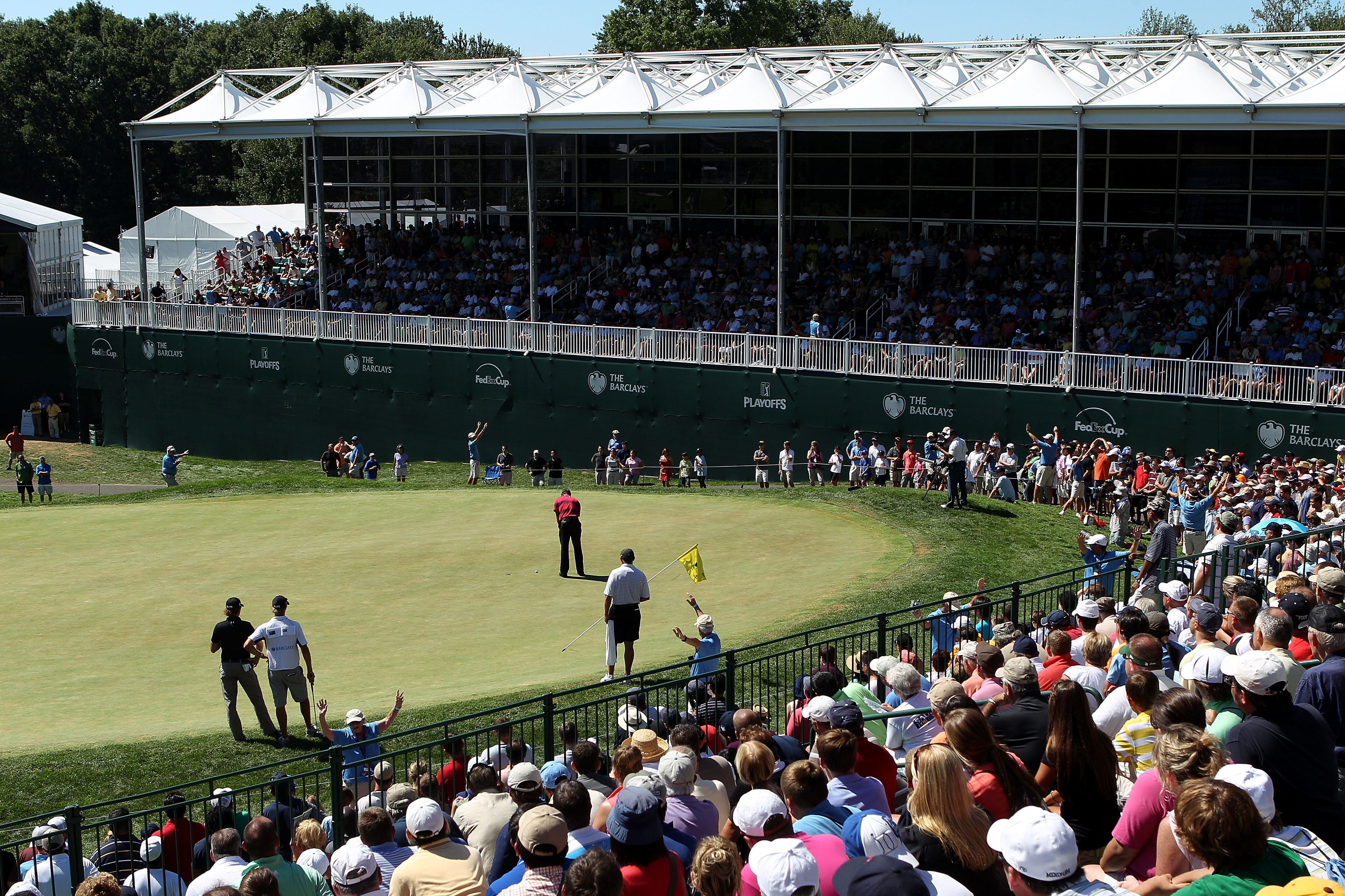 PARAMUS, NJ - AUGUST 29:  Tiger Woods attempts a putt from the green on the 18th hole during the final round of The Barclays at the Ridgewood Country Club on August 29, 2010 in Paramus, New Jersey.  (Photo by Scott Halleran/Getty Images)