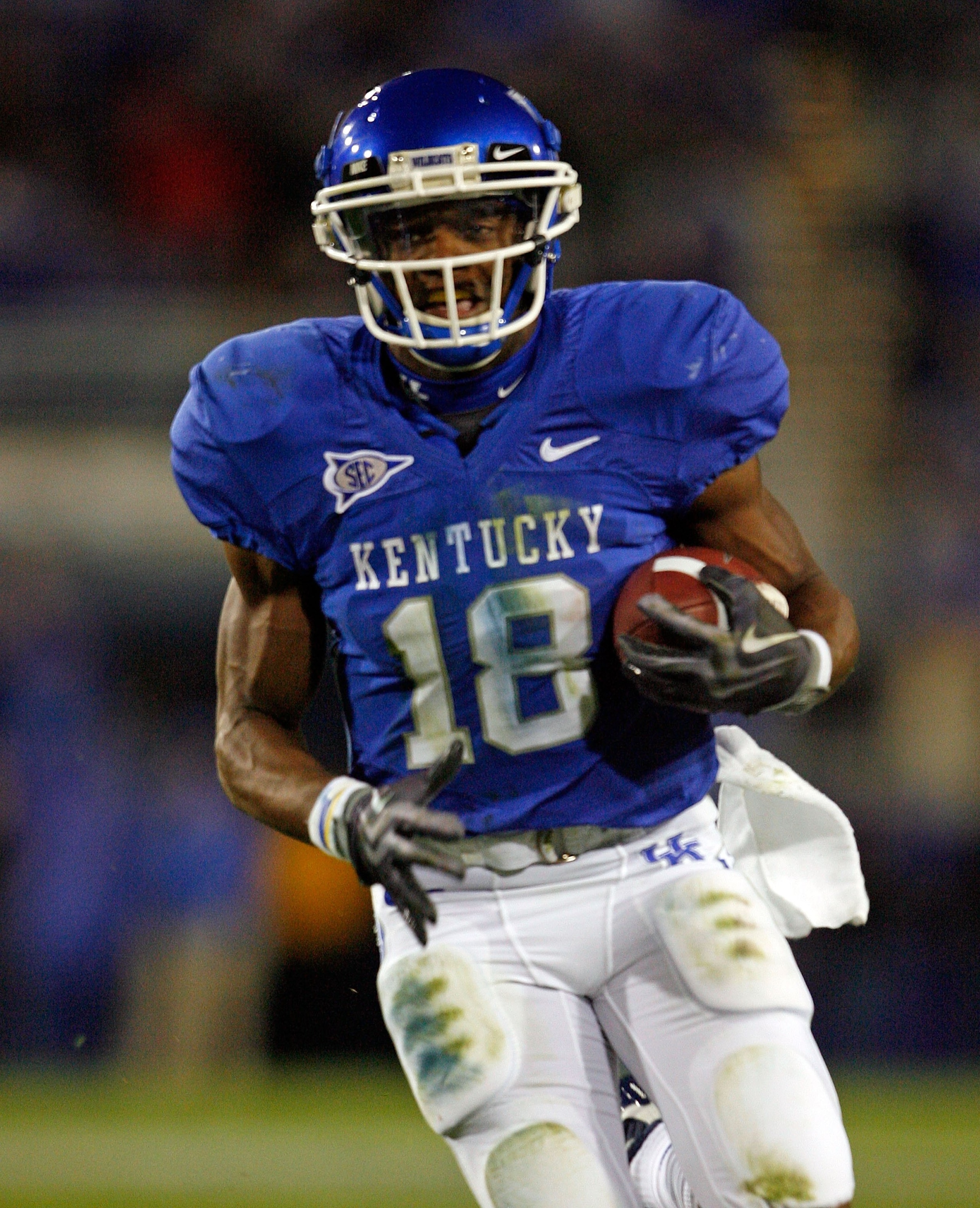 LEXINGTON, KY - NOVEMBER 28:  Randall Cobb #18 of the Kentucky Wildcats runs with the ball against the Tennessee Volunteers during the SEC game at Commonwealth Stadium on November 28, 2009 in Lexington, Kentucky.  (Photo by Andy Lyons/Getty Images)