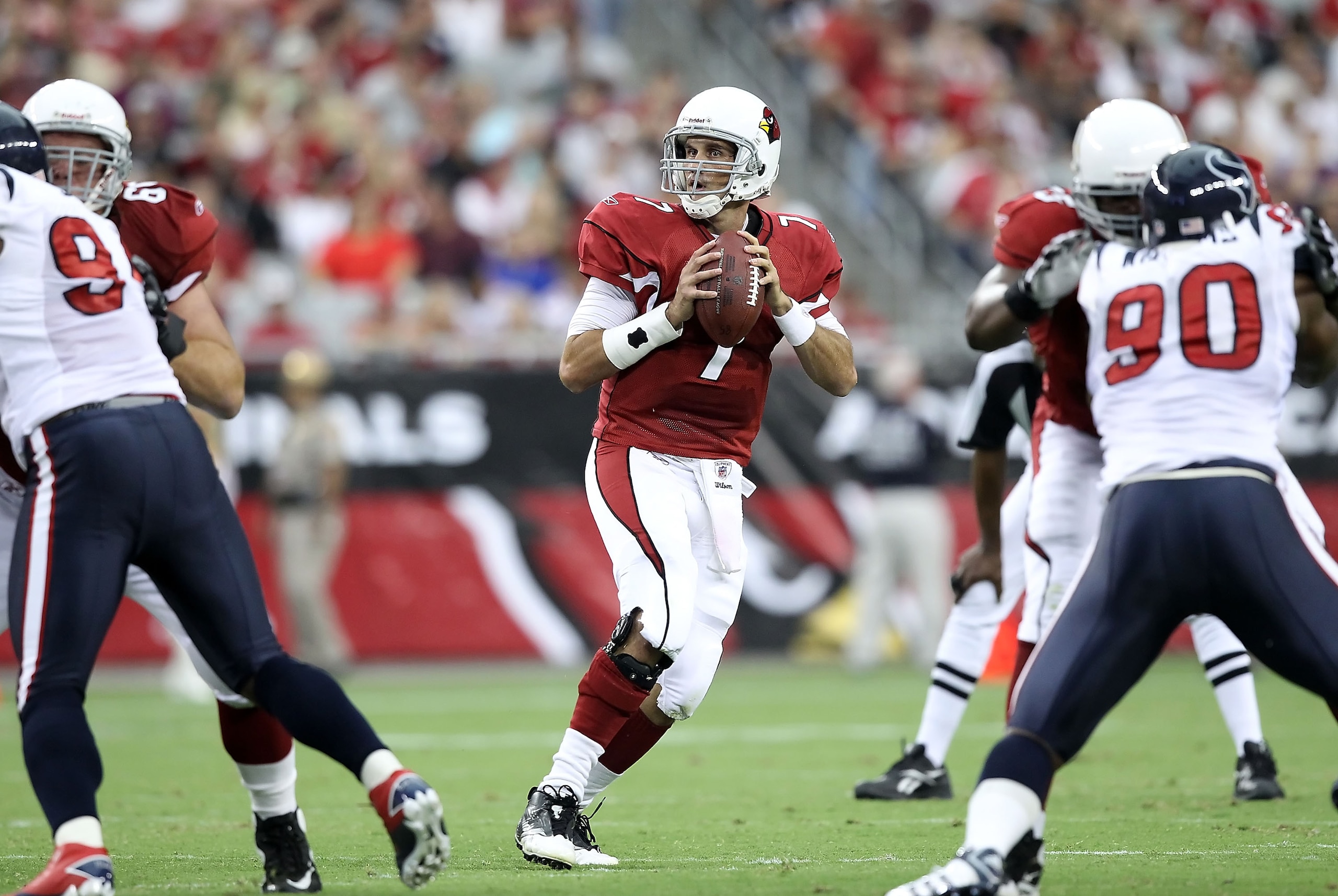 GLENDALE, AZ - AUGUST 14:  Quarterback Matt Leinart #7 of the Arizona Cardinals drops back to pass during preseason NFL game against the Houston Texans at the University of Phoenix Stadium on August 14, 2010 in Glendale, Arizona.  The Cardinals defeated t