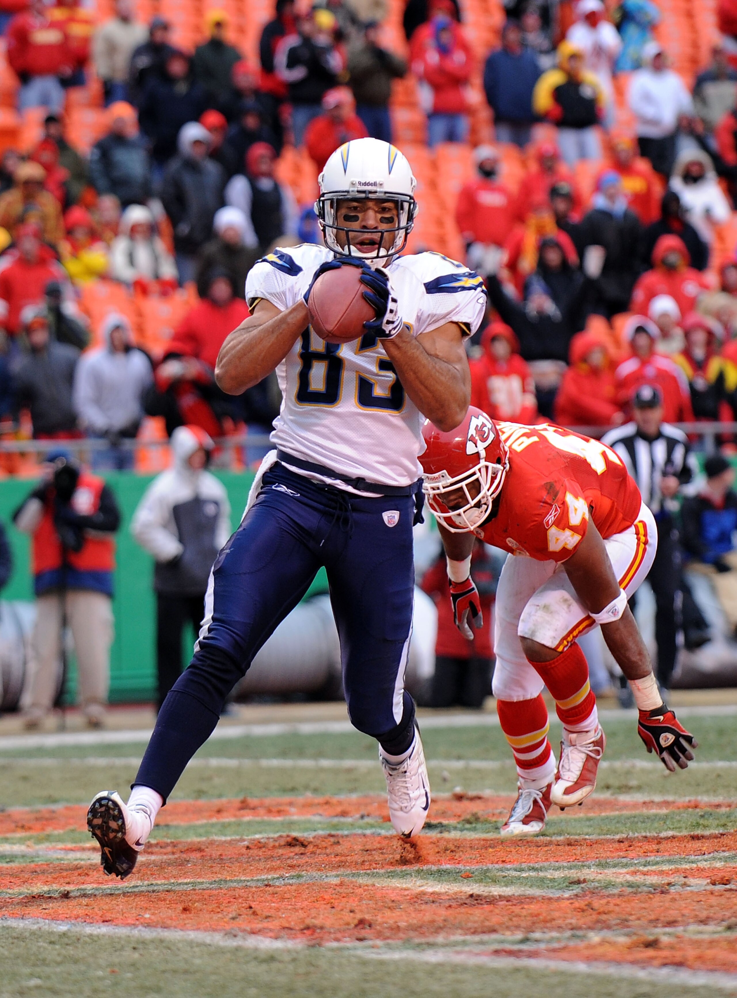 KANSAS CITY, MO - DECEMBER 14:  Vincent Jackson #83 of the San Diego Chargers catches a go ahead touchdown in the final minute in front of Jarrad Page #44 of the Kansas City Chiefs in a 22-21 win on December 14, 2008 at Arrowhead Stadium in Kansas City, M