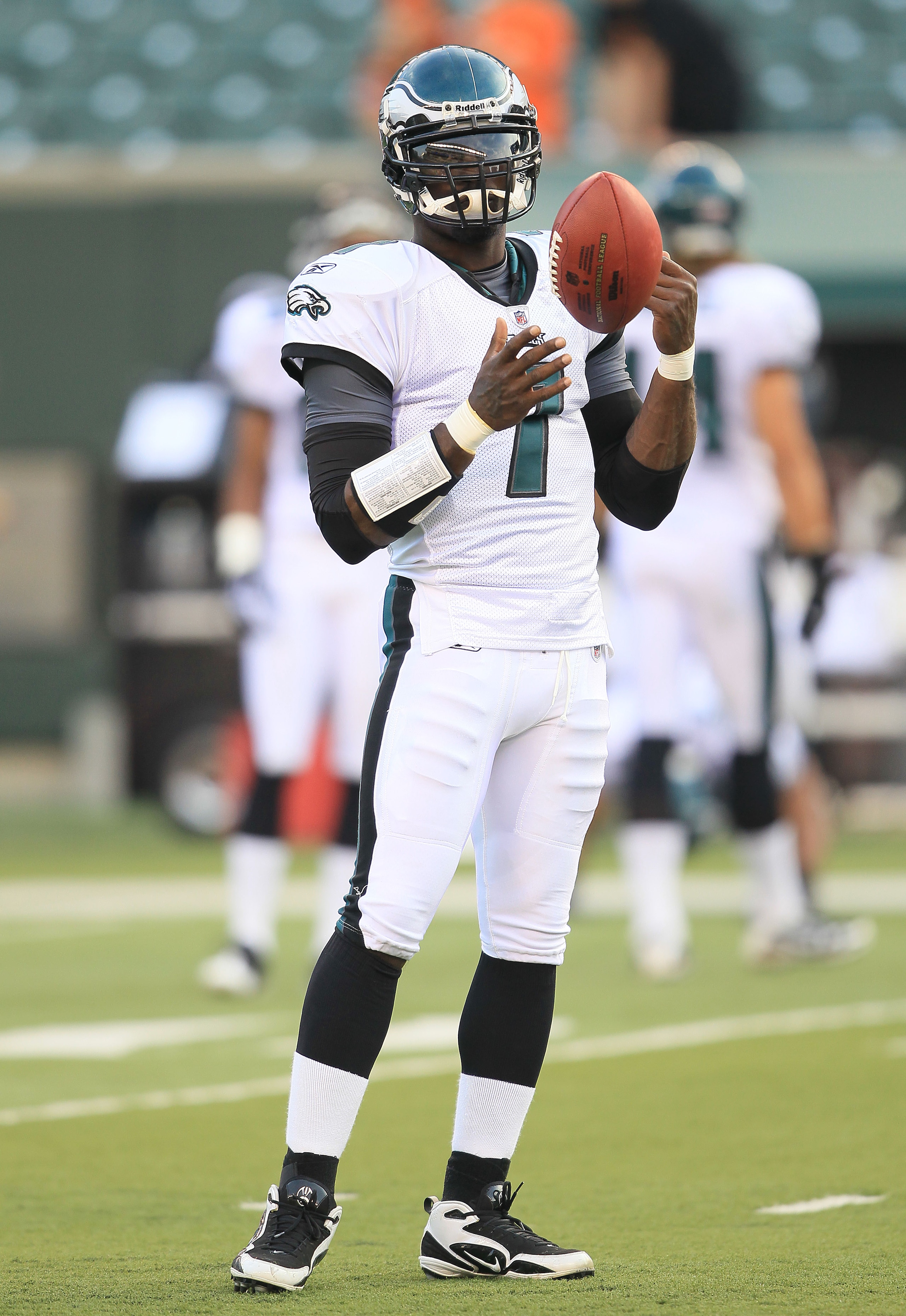CINCINNATI - AUGUST 20:  Michael Vick #7 of the Philadelphia Eagles is pictured before the game against the Cincinnati Bengals at Paul Brown Stadium on August 20, 2010 in Cincinnati, Ohio.  (Photo by Andy Lyons/Getty Images)
