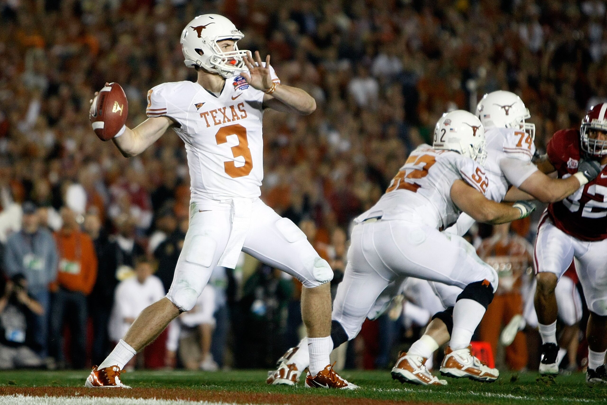 PASADENA, CA - JANUARY 07:  Quarterback Garrett Gilbert #3 of the Texas Longhorns drops back to pass against the Alabama Crimson Tide during the Citi BCS National Championship game at the Rose Bowl on January 7, 2010 in Pasadena, California.  (Photo by Je