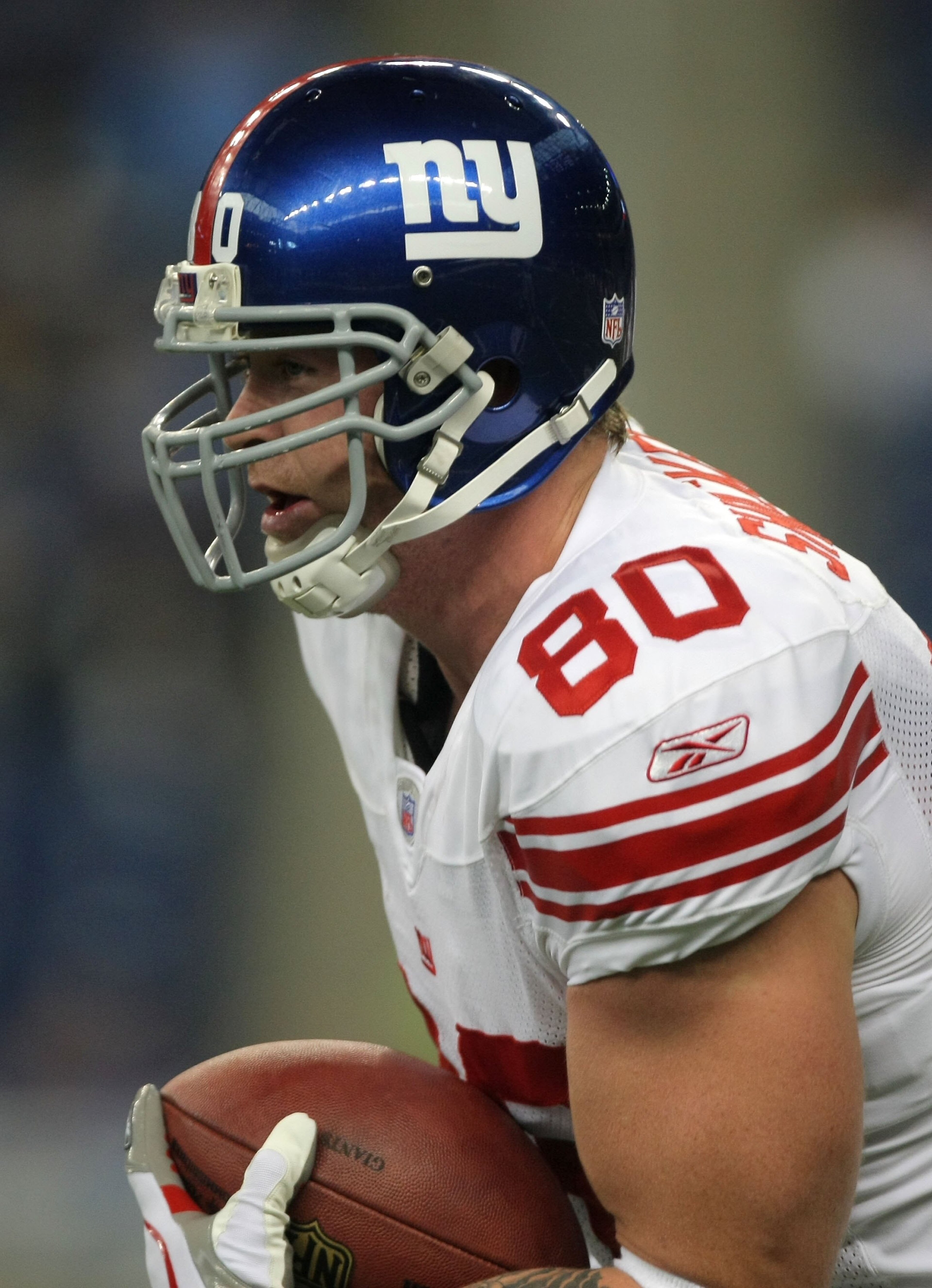 DETROIT - NOVEMBER 18:  Jeremy Shockey #80 of the New York Giants carries the ball against the Detroit Lions at Ford Field on November 18, 2007 in Detroit, Michigan.  The Giants won 16-10.  (Photo by Harry How/Getty Images)