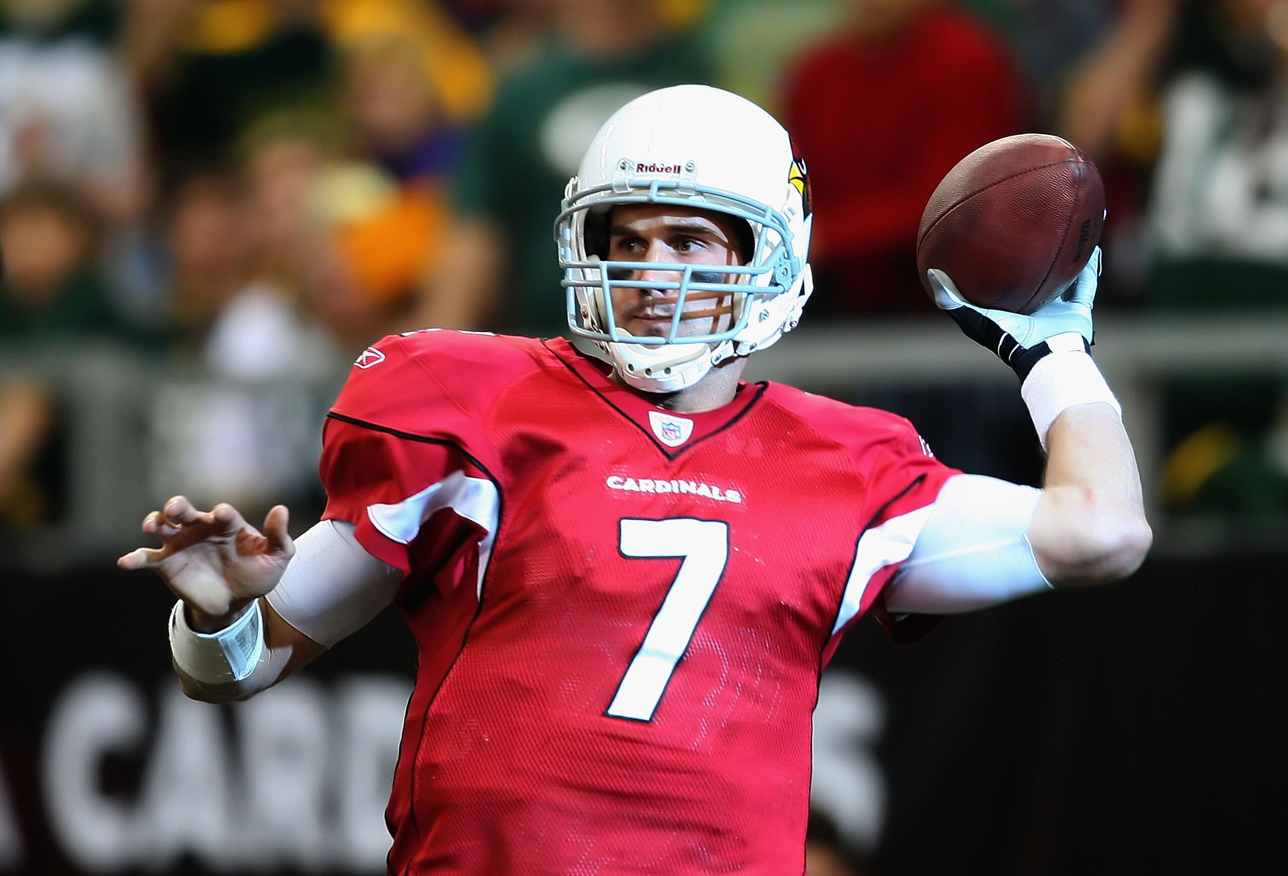 GLENDALE, AZ - JANUARY 03: Quarterback Matt Leinart #7 of the Arizona Cardinals throws the ball against the Green Bay Packers during the NFL game at the Universtity of Phoenix Stadium on January 3, 2010 in Glendale, Arizona. (Photo by Christian Petersen GLENDALE, AZ - JANUARY 03: Quarterback Matt Leinart #7 of the Arizona Cardinals throws the ball against the Green Bay Packers during the NFL game at the Universtity of Phoenix Stadium on January 3, 2010 in Glendale, Arizona. (Photo by Christian Petersen