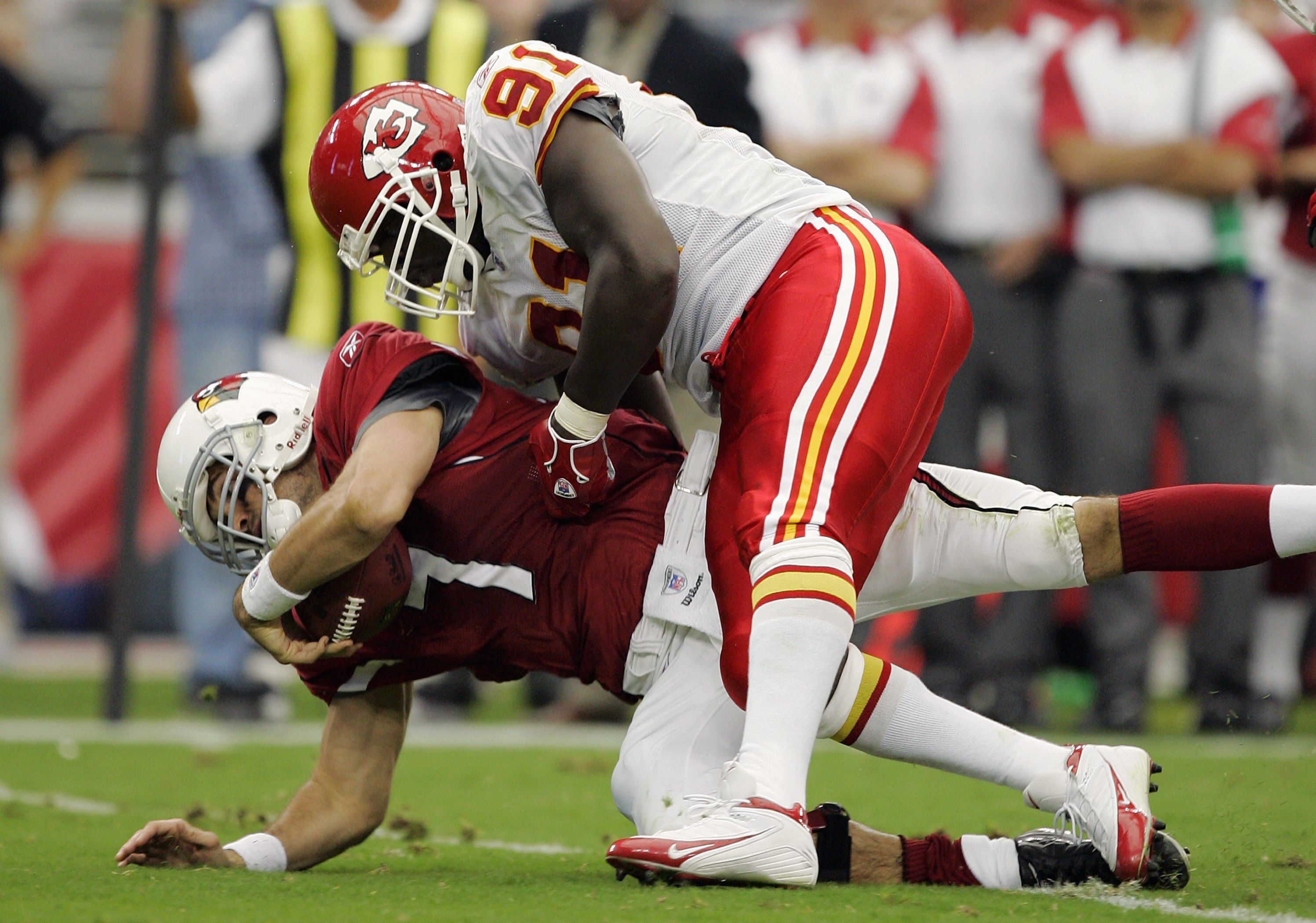 GLENDALE, AZ - OCTOBER 8:  Defensive end Tamba Hali #91 of the Kansas City Chiefs sacks quarterback Matt Leinart #7 of the Arizona Cardinals during a game at University of Phoenix Stadium on October 8, 2006 in Glendale, Arizona.  The Chiefs won 23-20.  (P