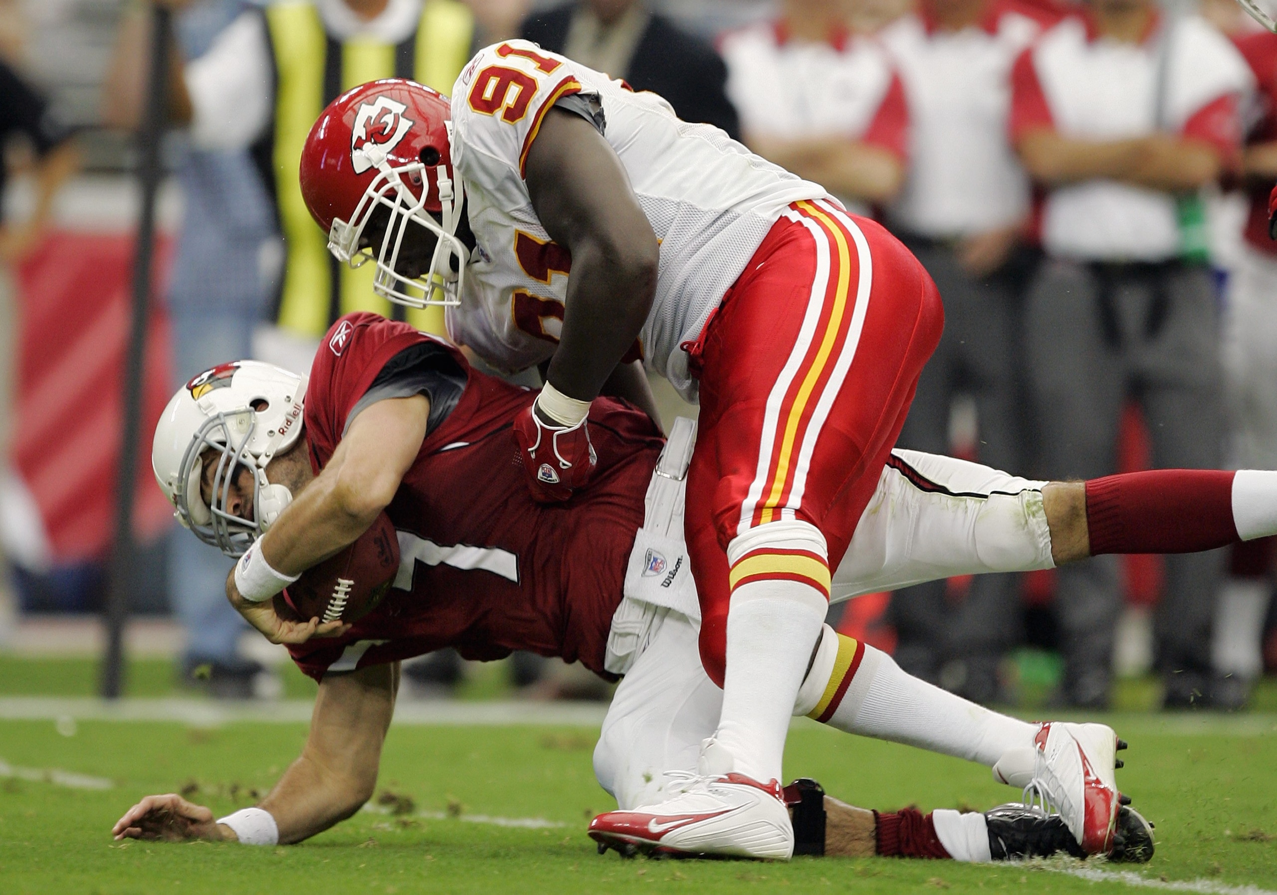 GLENDALE, AZ - OCTOBER 8: Defensive end Tamba Hali #91 of the Kansas City Chiefs sacks quarterback Matt Leinart #7 of the Arizona Cardinals during a game at University of Phoenix Stadium on October 8, 2006 in Glendale, Arizona. The Chiefs won 23-20. (P GLENDALE, AZ - OCTOBER 8: Defensive end Tamba Hali #91 of the Kansas City Chiefs sacks quarterback Matt Leinart #7 of the Arizona Cardinals during a game at University of Phoenix Stadium on October 8, 2006 in Glendale, Arizona. The Chiefs won 23-20. (P