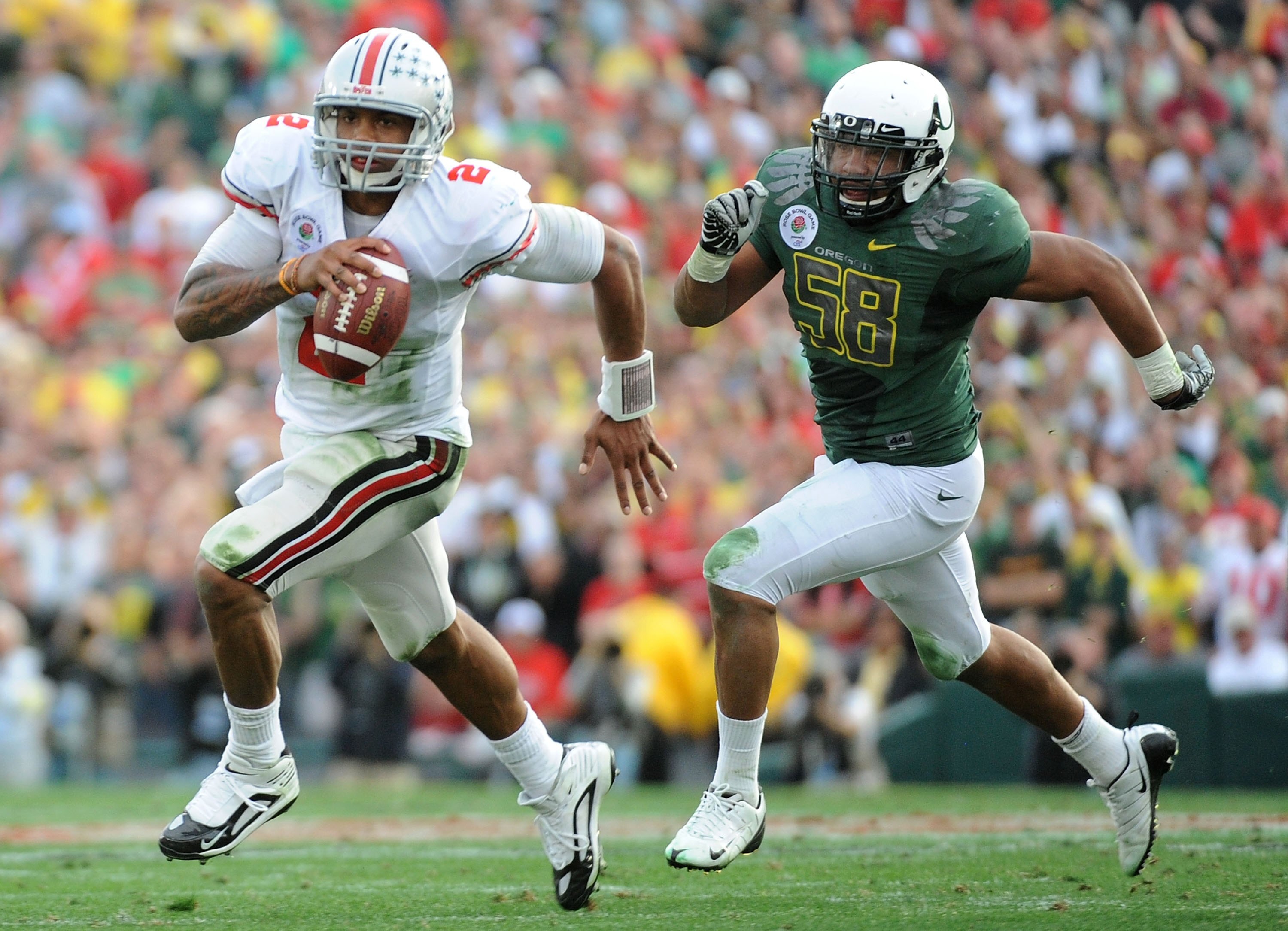 PASADENA, CA - JANUARY 01:  Quarterback Terrelle Pryor #2 of the Ohio State Buckeyes runs with the ball against the Oregon Ducks during the 96th Rose Bowl game on January 1, 2010 in Pasadena, California.  (Photo by Harry How/Getty Images)