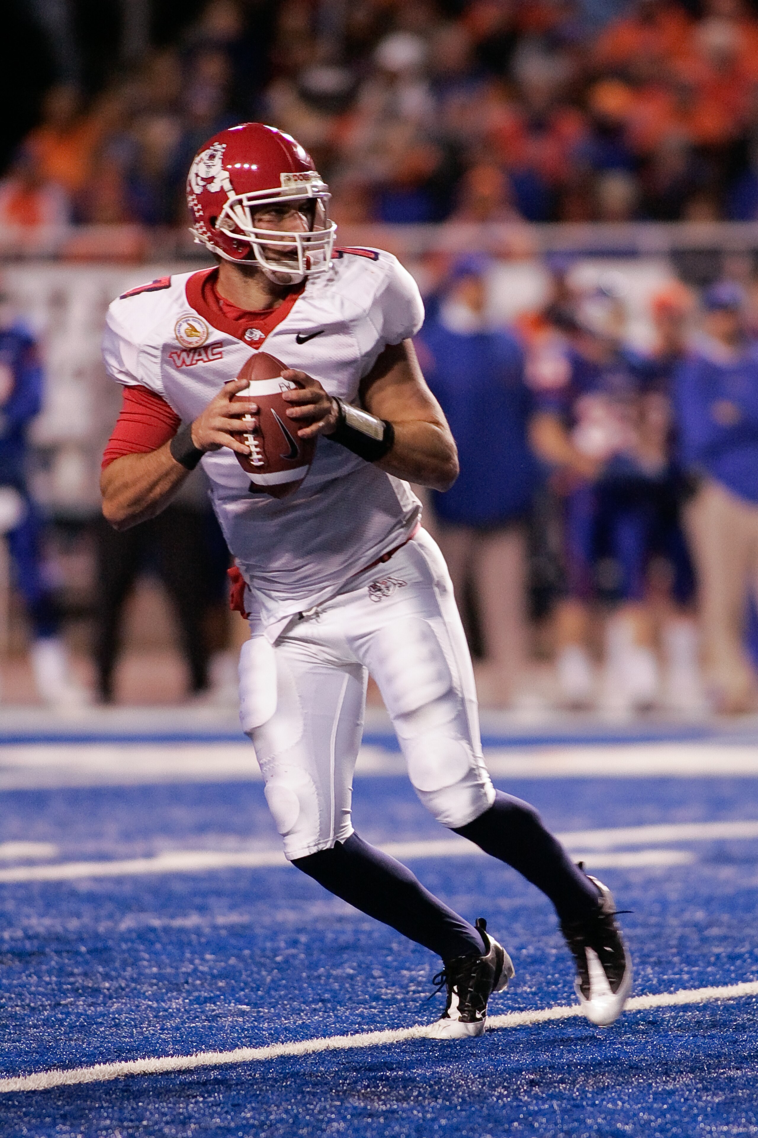 BOISE, ID - NOVEMBER 28: Tom Brandstater #7 of the Frenso State Bulldogs looks for a reciever during their game against the Boise State Broncos on November 28, 2008 at Bronco Stadium in Boise, Idaho.  (Photo by Otto Kitsinger III/Getty Images)