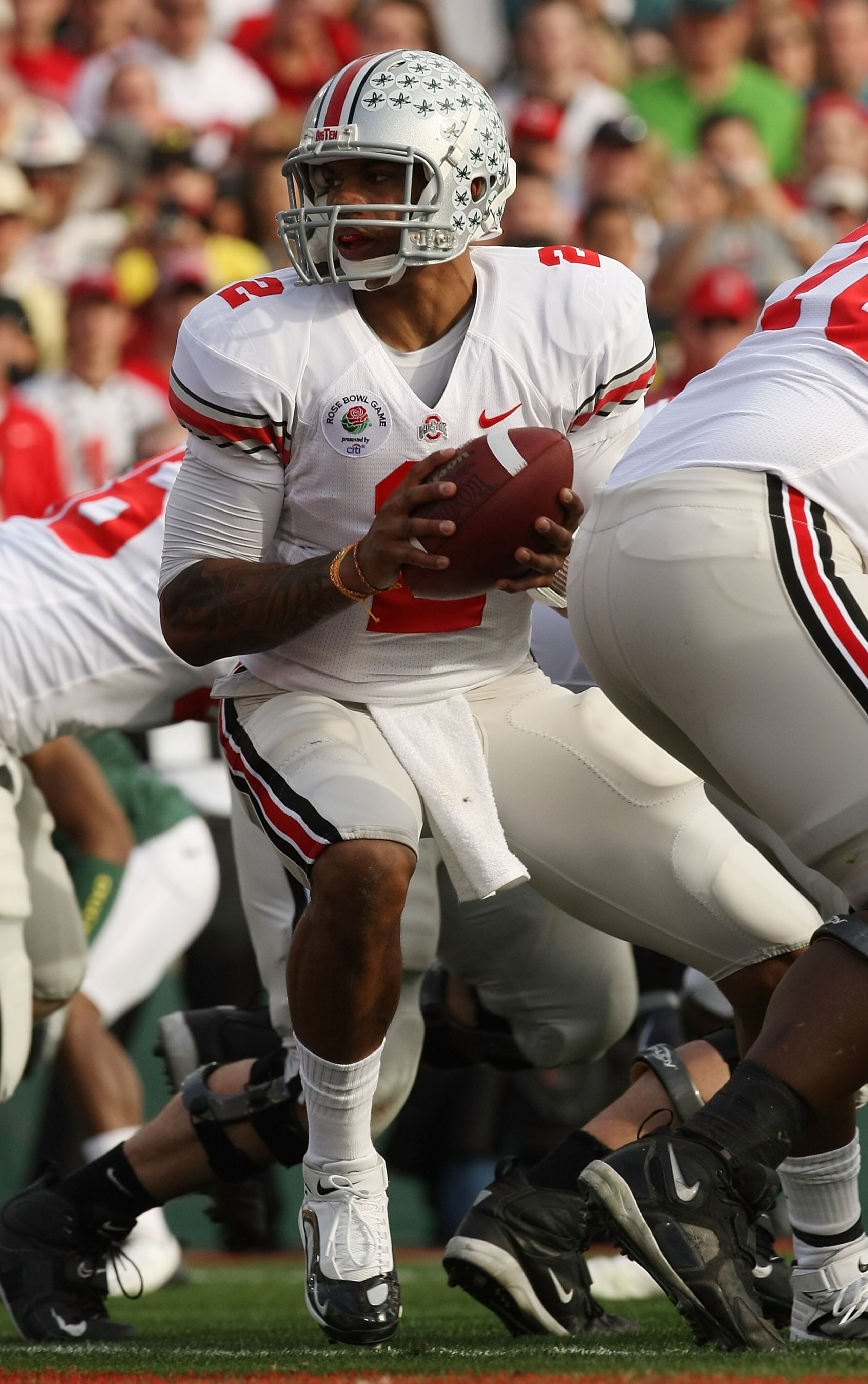 PASADENA, CA - JANUARY 01:  Quarterback Terrelle Pryor #2 of the Ohio State Buckeyes drops back to pass against the Oregon Ducks during the 96th Rose Bowl game on January 1, 2010 in Pasadena, California.  (Photo by Stephen Dunn/Getty Images)