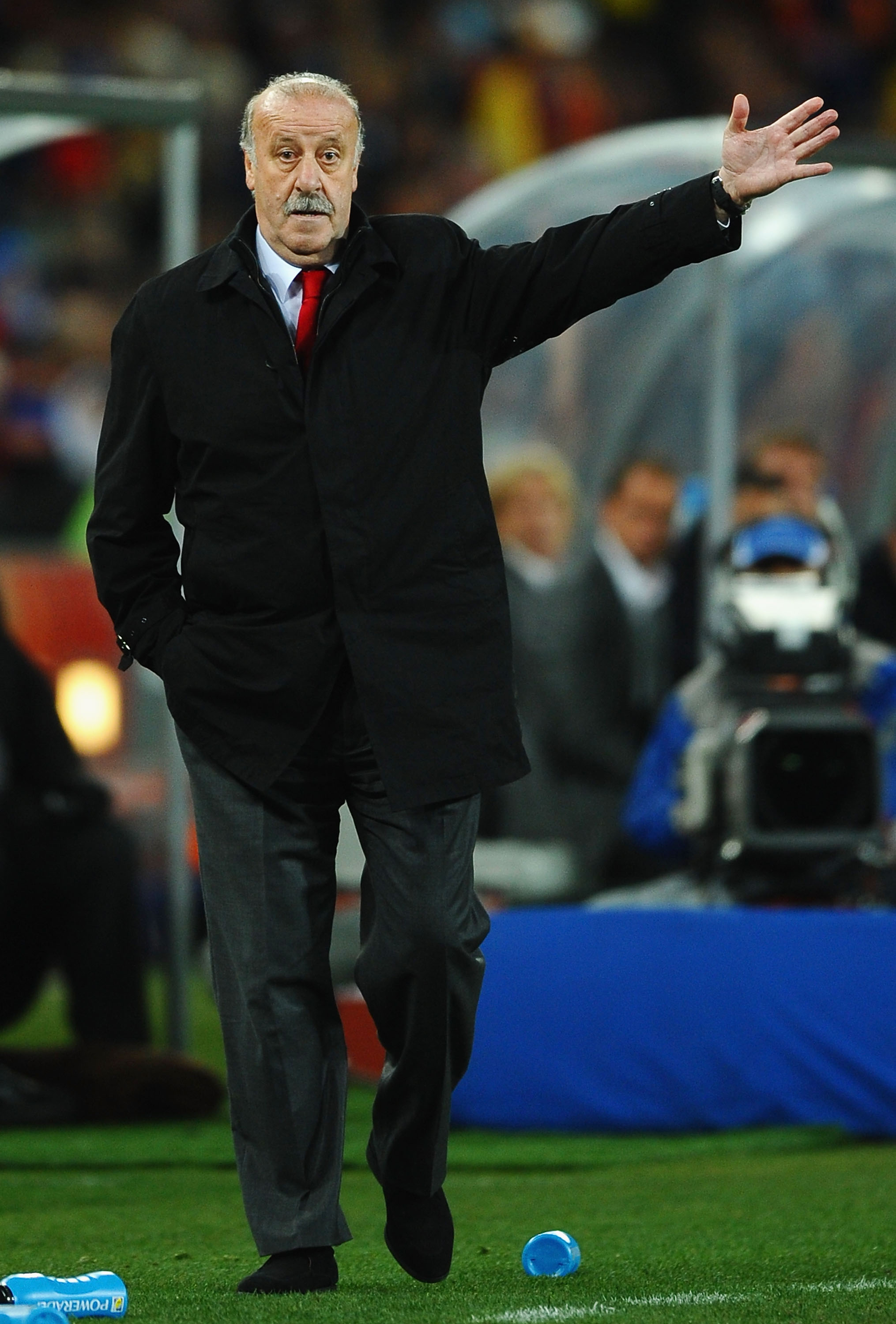 JOHANNESBURG, SOUTH AFRICA - JULY 11: Vicente del Bosque head coach of Spain directs his players during the 2010 FIFA World Cup South Africa Final match between Netherlands and Spain at Soccer City Stadium on July 11, 2010 in Johannesburg, South Africa.