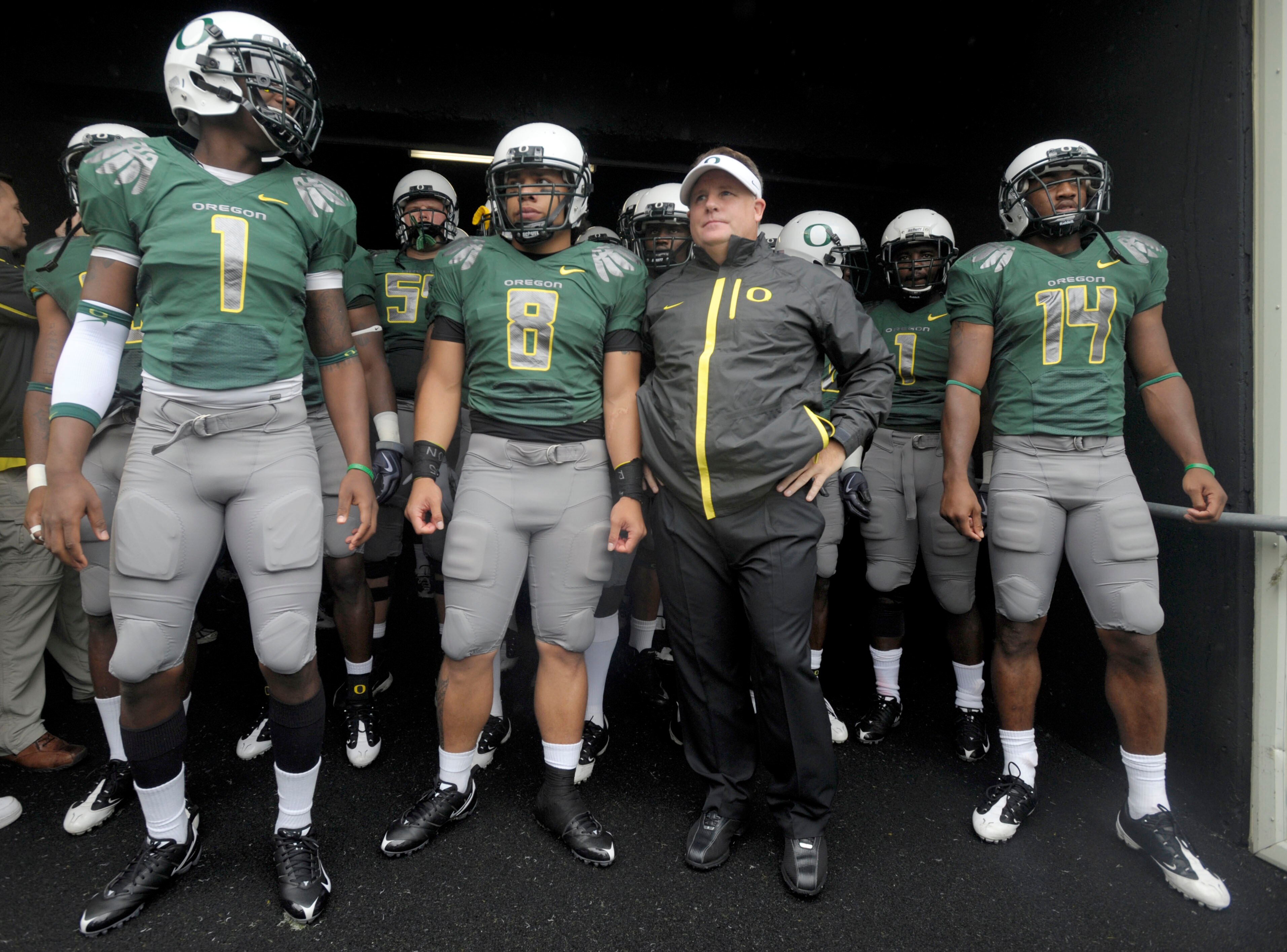 EUGENE, OR - SEPTEMBER 19: Darron Thomas #1, Jeremiah Masoli #8, head coach Chip Kelly and Javes Lewis #14 of the Oregon Ducks wait in the tunnel to be introduced before the start of the game against the Utah Utes at Autzen Stadium on September 19, 2009 i