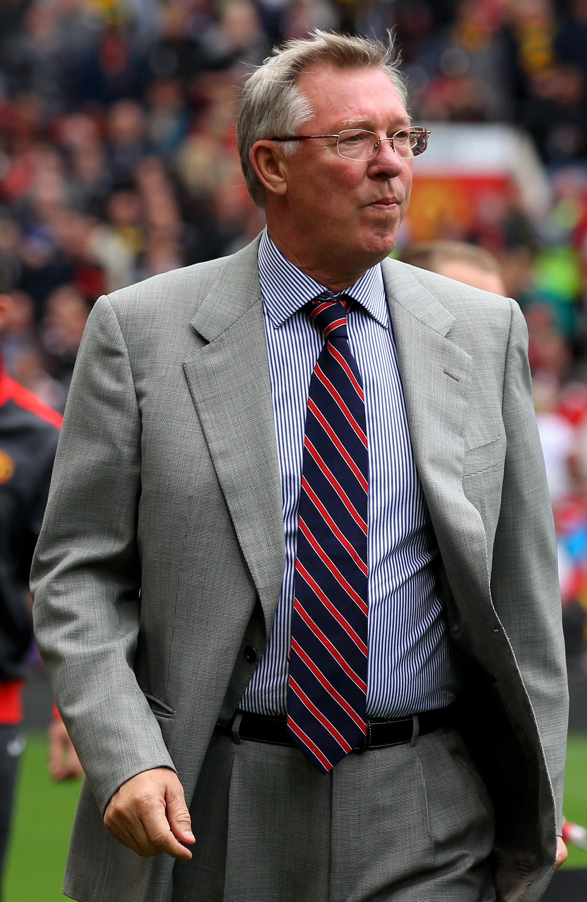 MANCHESTER, ENGLAND - AUGUST 28:  Manchester United Manager Sir Alex Ferguson heads for the bench prior to the Barclays Premier League match between Manchester United and West Ham United at Old Trafford on August 28, 2010 in Manchester, England. (Photo by