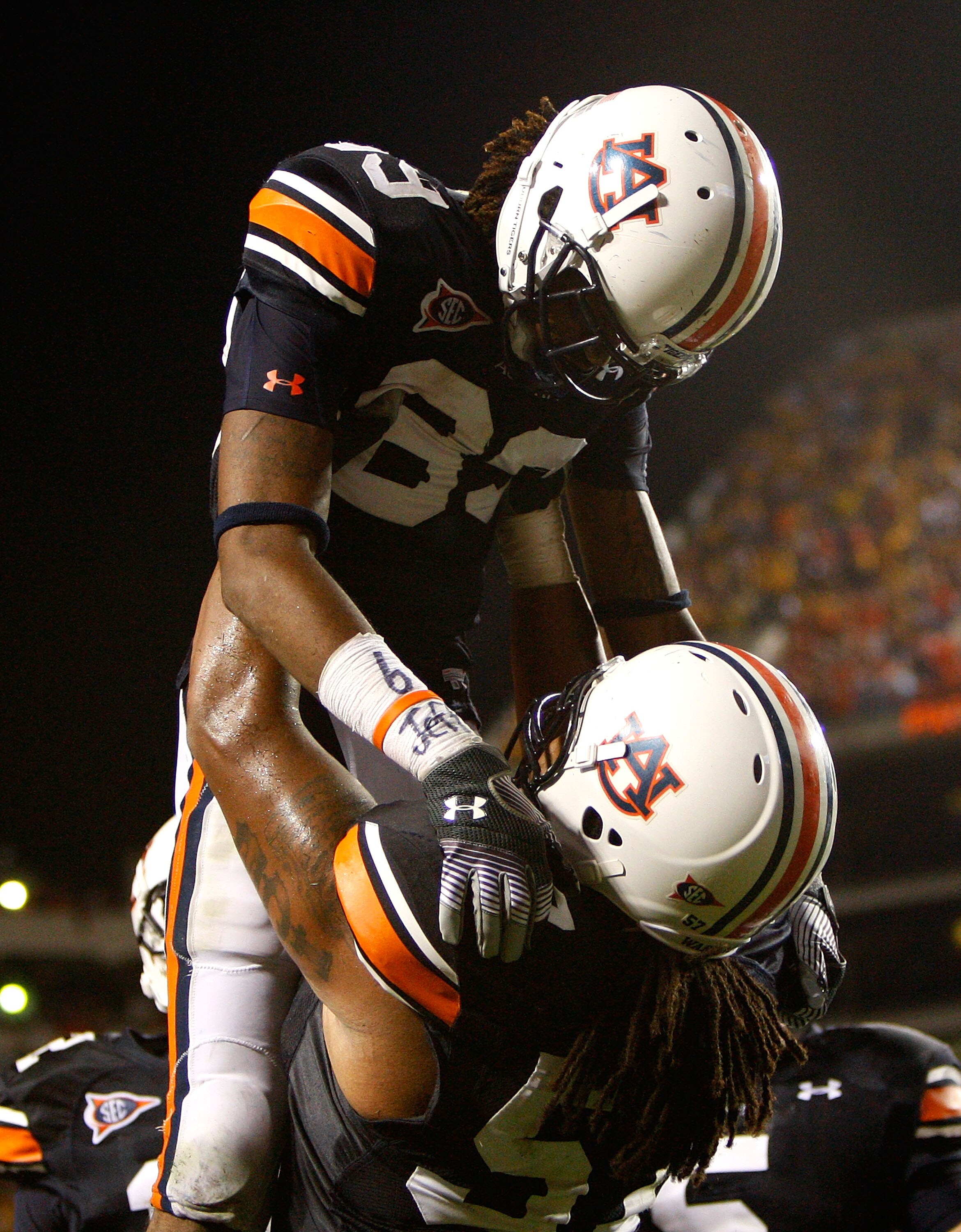 AUBURN, AL - SEPTEMBER 19:  Darvin Adams #89 of the Auburn Tigers celebrates his touchdown with Byron Isom #57 against the West Virginia Mountaineers at Jordan-Hare Stadium on September 19, 2009 in Auburn, Alabama.  (Photo by Kevin C. Cox/Getty Images)