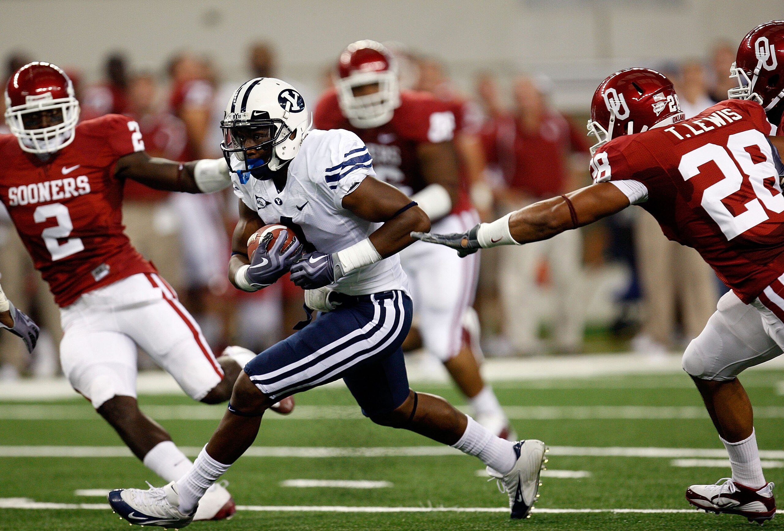 ARLINGTON, TX - SEPTEMBER 05:  Wide receiver O'Neill Chambers #4 of the Brigham Young Cougars at Cowboys Stadium on September 5, 2009 in Arlington, Texas.  (Photo by Ronald Martinez/Getty Images)