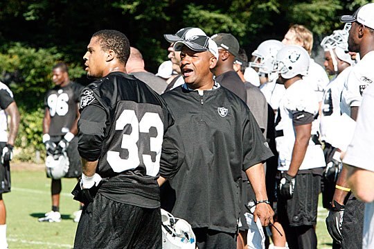 Tyvon Branch and offensive coordinator Hue Jackson discuss the previous play.