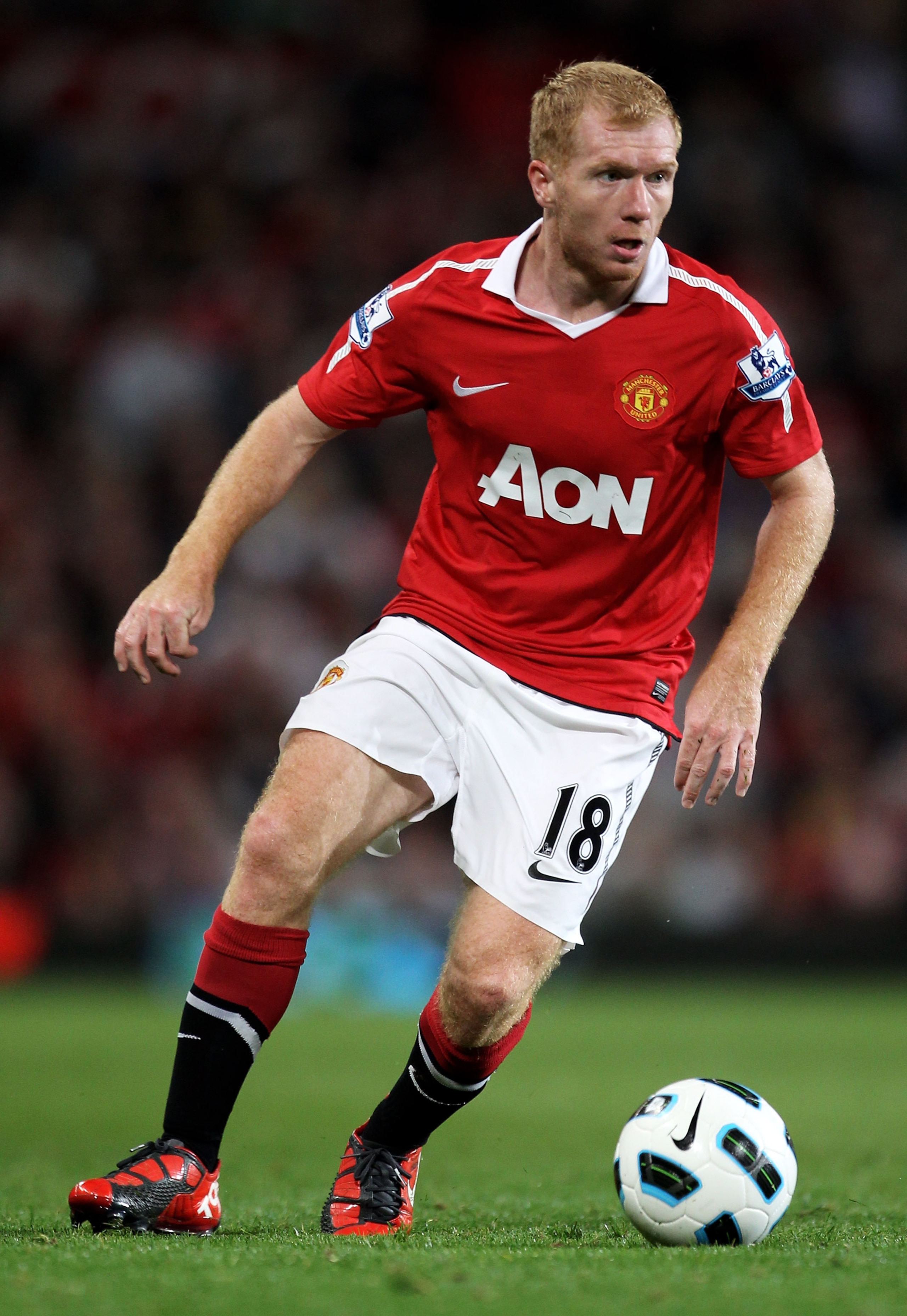 MANCHESTER, ENGLAND - AUGUST 16:  Paul Scholes of Manchester United in action during the Barclays Premier League match between Manchester United and Newcastle United at Old Trafford on August 16, 2010 in Manchester, England.  (Photo by Alex Livesey/Getty