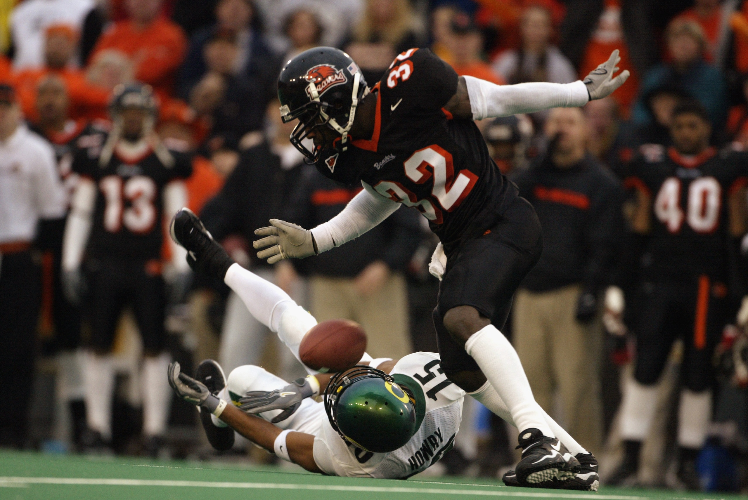 CORVALIS, OR - NOVEMBER 23: Calvin Carlye #32 of the Oregon State University Beavers breaks up a pass to Keenan Howry #15 of the University of Oregon Ducks during the 'Civil War' game at Reser Stadium on November 23, 2003 in Corvalis, Oregon. Oregon Stat CORVALIS, OR - NOVEMBER 23: Calvin Carlye #32 of the Oregon State University Beavers breaks up a pass to Keenan Howry #15 of the University of Oregon Ducks during the 'Civil War' game at Reser Stadium on November 23, 2003 in Corvalis, Oregon. Oregon Stat
