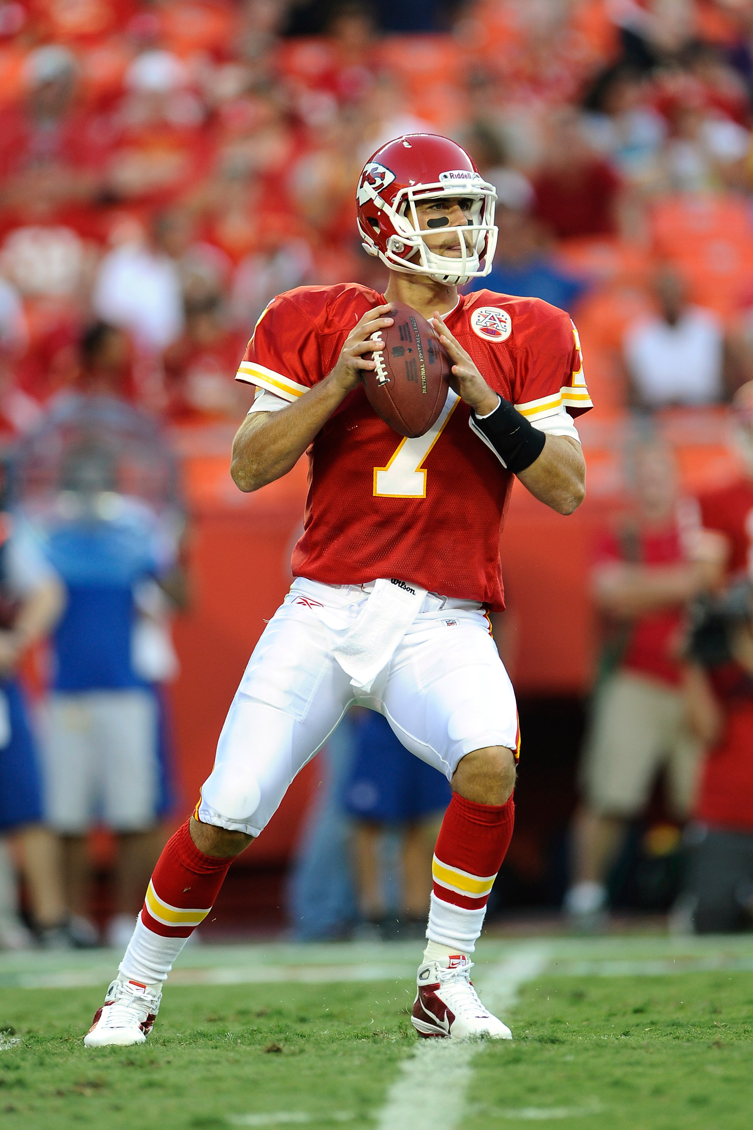 KANSAS CITY, MO - AUGUST 27: Matt Cassel #7 of the Kansas City Chiefs drops back to pass during a preseason game against the Philadelphia Eagles at Arrowhead Stadium on August 27, 2010 in Kansas City, Missouri.  (Photo by G. Newman Lowrance/Getty Images)