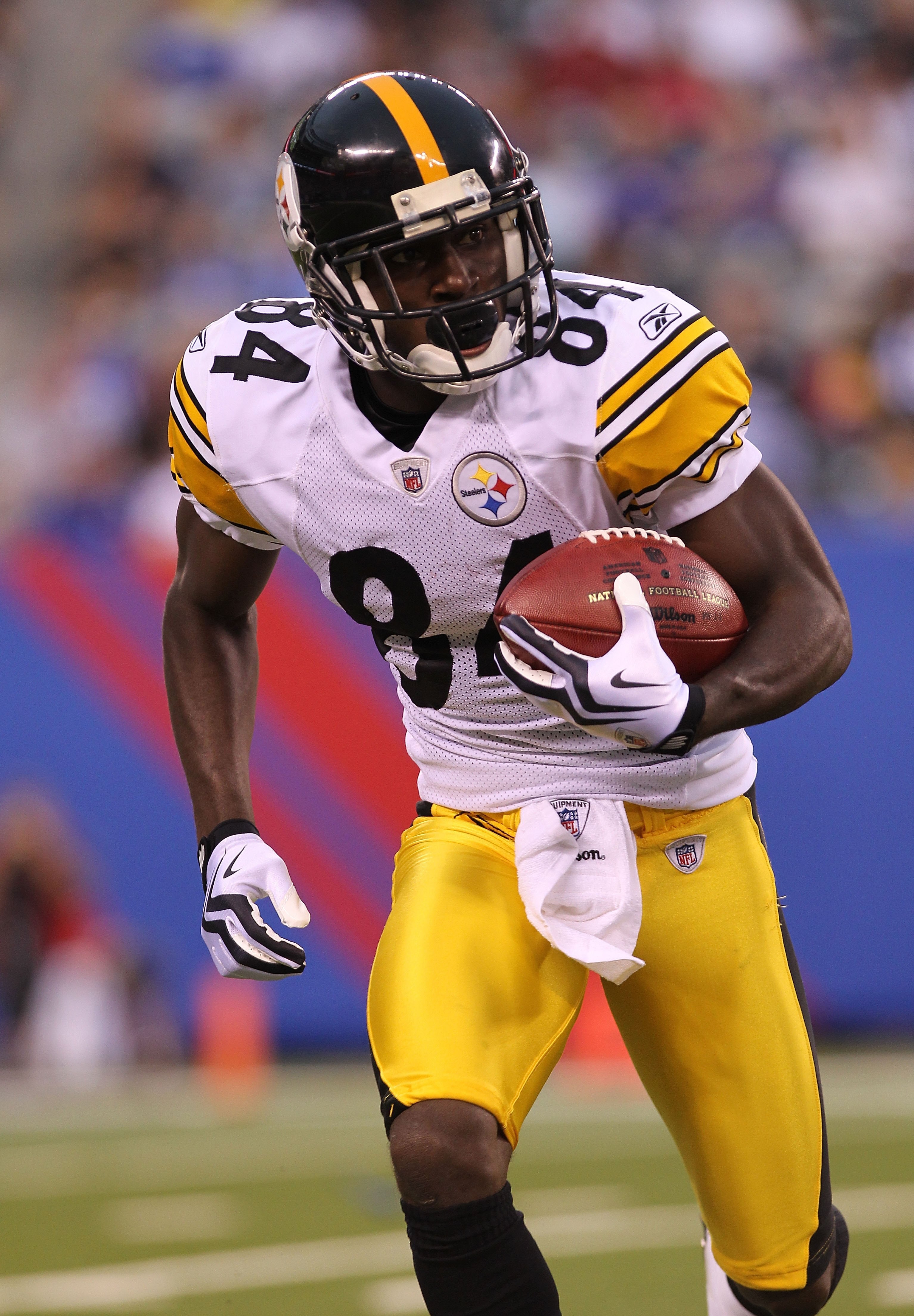 EAST RUTHERFORD, NJ - AUGUST 21:  Antonio Brown #84 of the Pittsburgh Steelers returns a kick off against the New York Giants during their preseason game at New Meadowlands Stadium on August 21, 2010 in East Rutherford, New Jersey.  (Photo by Nick Laham/G