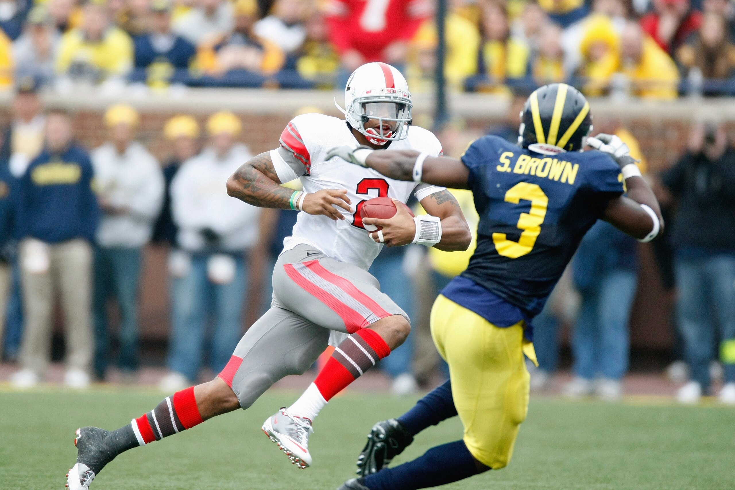 ANN ARBOR, MI - NOVEMBER 21:  Quarterback Terrelle Pryor #2 of the Ohio State Buckeyes runs the ball during the game against the Michigan Wolverines on November 21, 2009 at Michigan Stadium in Ann Arbor, Michigan. Ohio State won the game 21-10. (Photo by