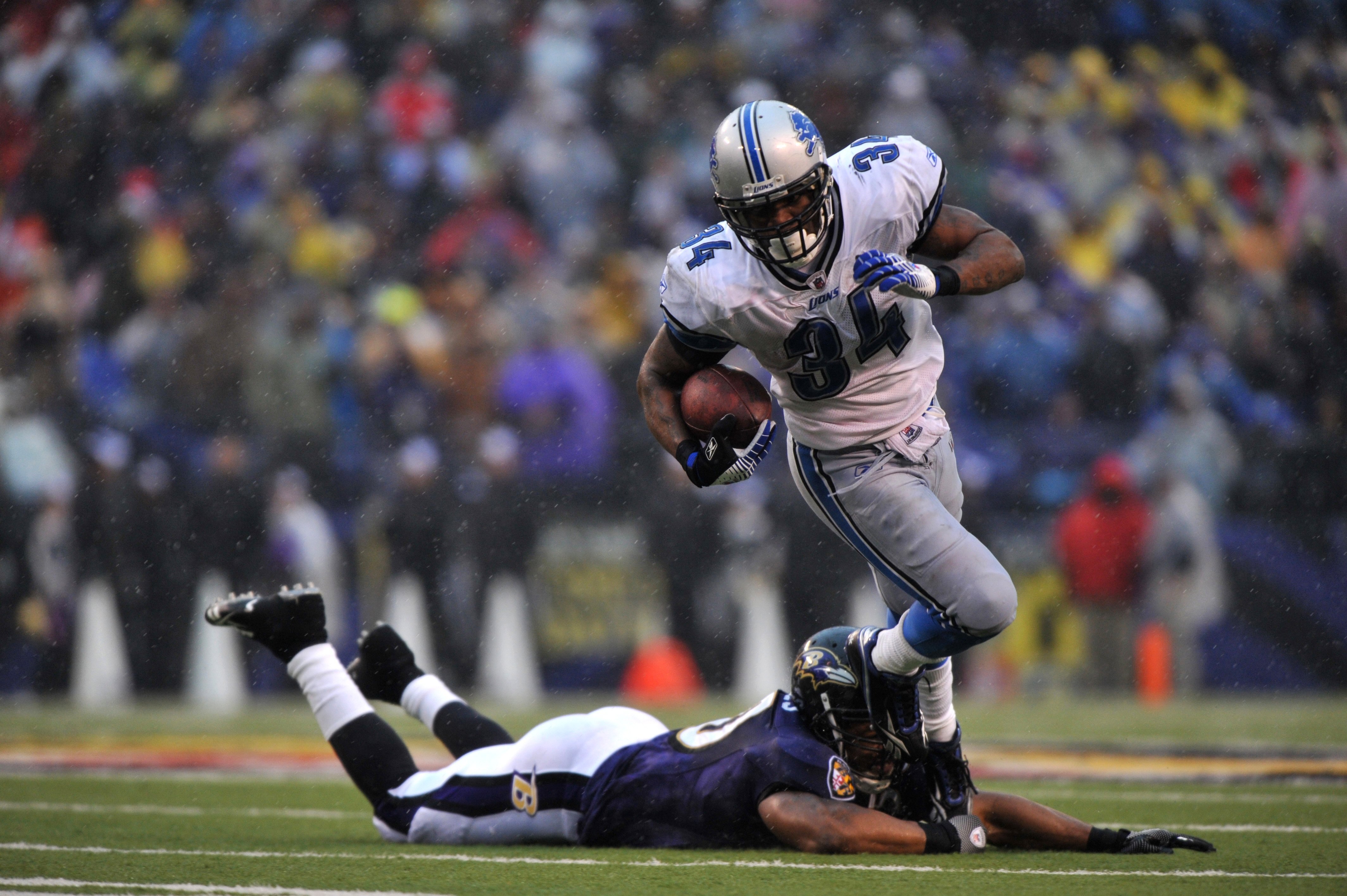 BALTIMORE - DECEMBER 13:  Kevin Smith #34 of the Detroit Lions runs the ball against the Baltimore Ravens at M&T Bank Stadium on December 13, 2009 in Baltimore, Maryland. The Ravens defeated the Lions 48-3. (Photo by Larry French/Getty Images)