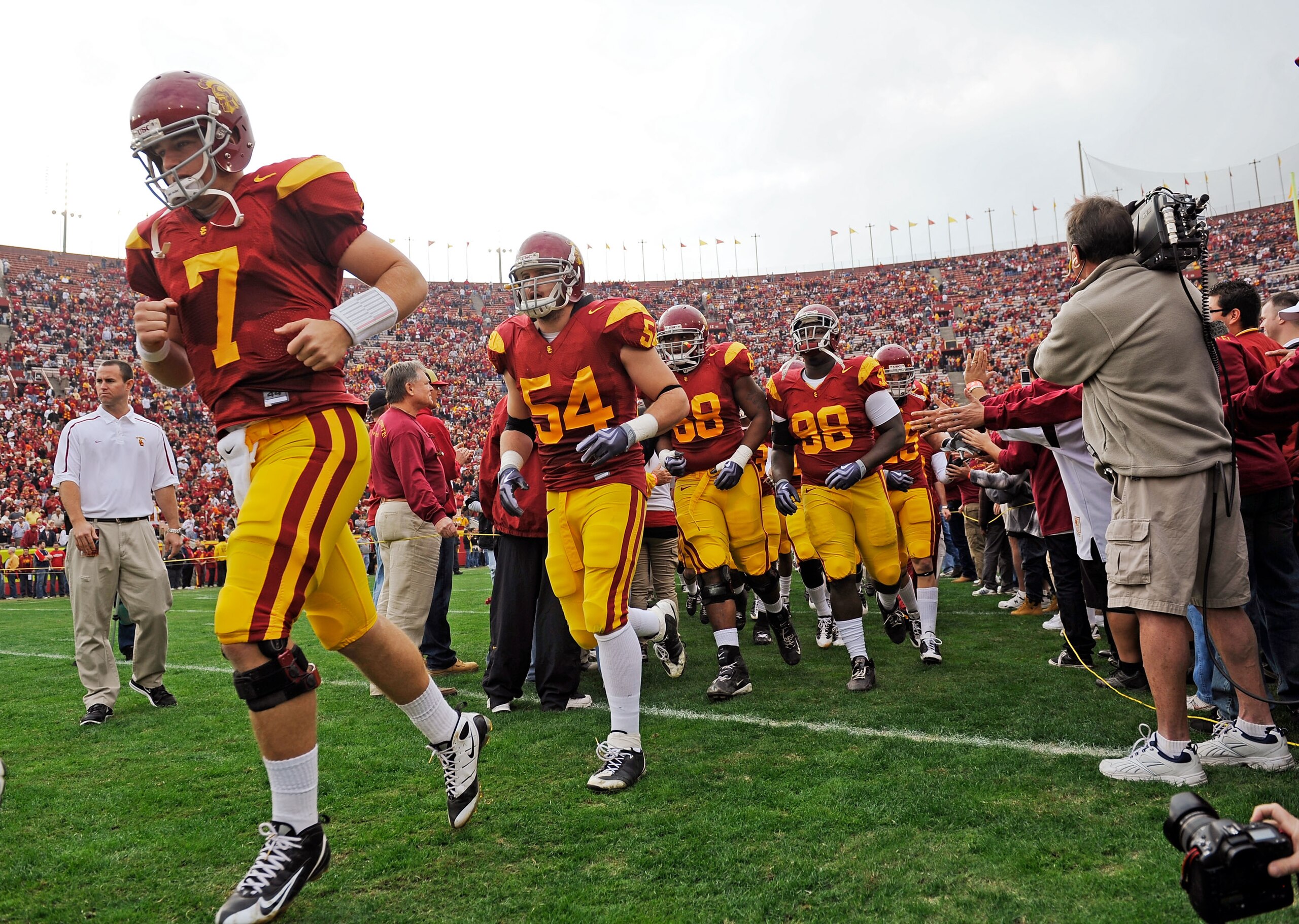 LOS ANGELES, CA - DECEMBER 05:  Matt Barkley #7 of the USC Trojans leads his team on to the field prior to the start of the NCAA college football game against the Arizona Wildcats at the Los Angeles Coliseum on December 5, 2009 in Los Angeles, California.