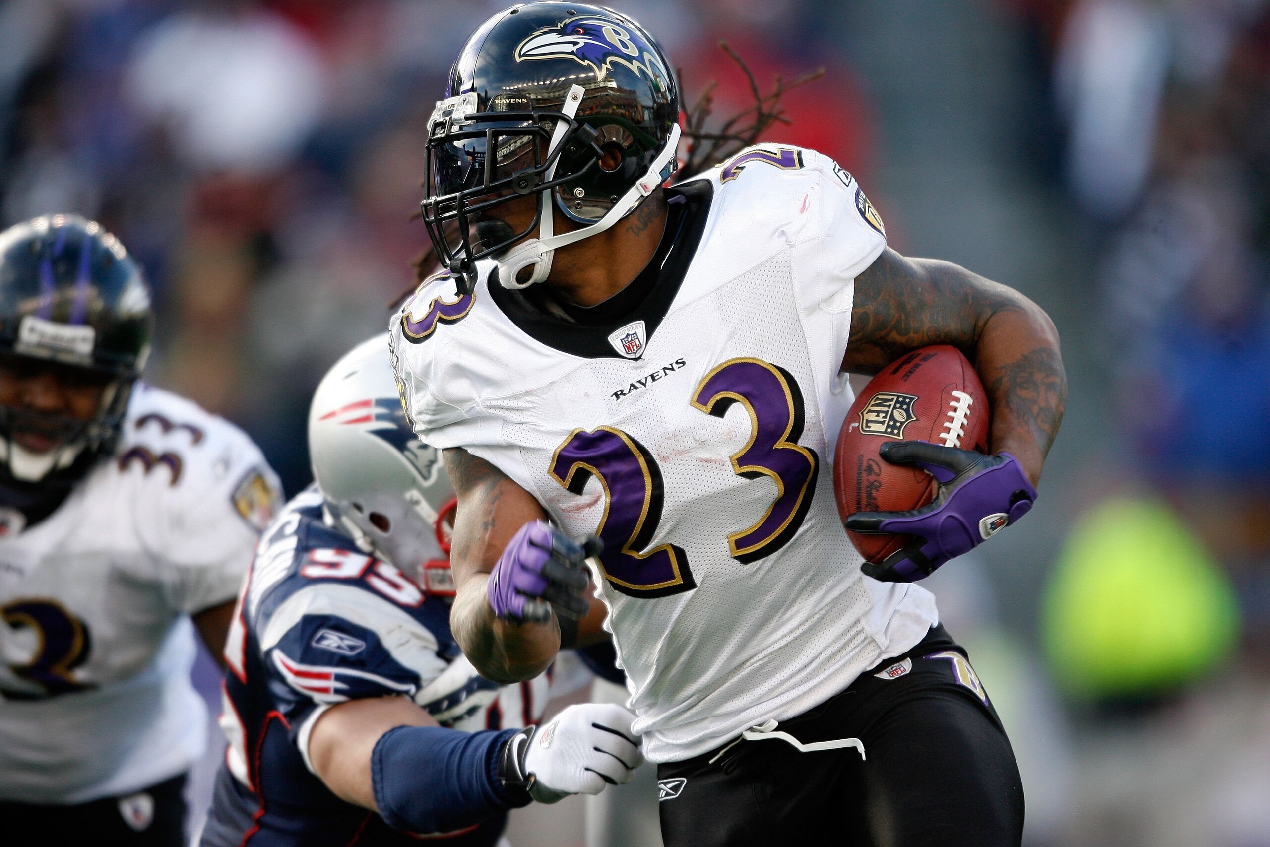 FOXBORO, MA - JANUARY 10:  Willis McGahee #23 of the Baltimore Ravens runs the ball against the New England Patriots during the 2010 AFC wild-card playoff game at Gillette Stadium on January 10, 2010 in Foxboro, Massachusetts. The Ravens won 33-14.  (Phot