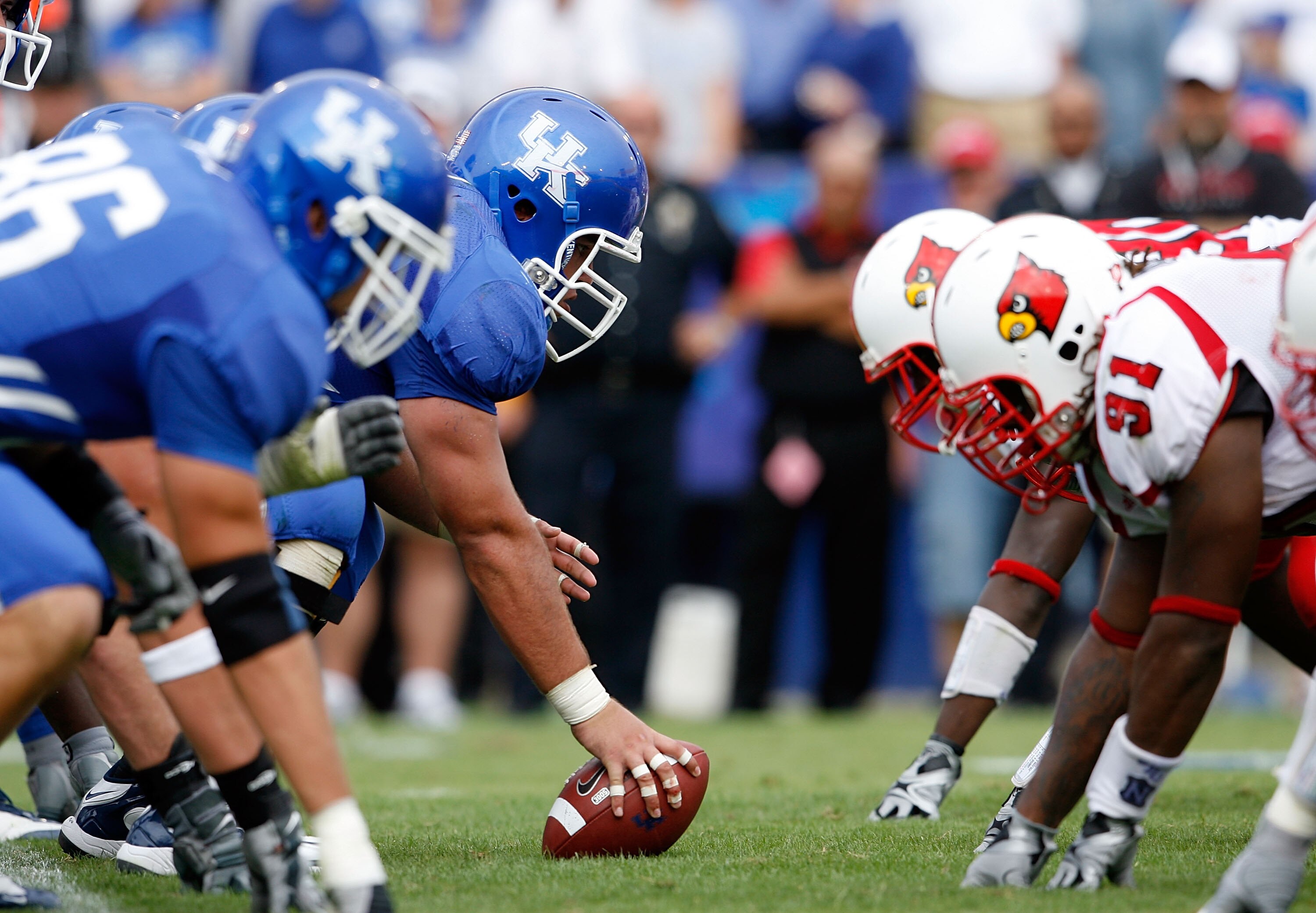 LEXINGTON, KY - SEPTEMBER 19:  A view of the line of scrimmage during the game between the Kentucky Wildcats and the Louisville Cardinals at Commonwealth Stadium on September 19, 2009 in Lexington, Kentucky.  (Photo by Andy Lyons/Getty Images)