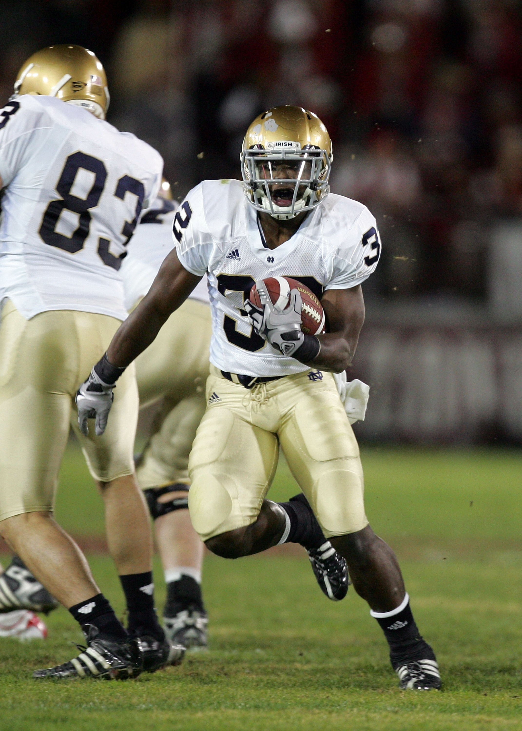 PALO ALTO, CA - NOVEMBER 28:  Theo Riddick #32 of the Notre Dame Fighting Irish runs with the ball during their game against the Stanford Cardinal at Stanford Stadium on November 28, 2009 in Palo Alto, California.  (Photo by Ezra Shaw/Getty Images)
