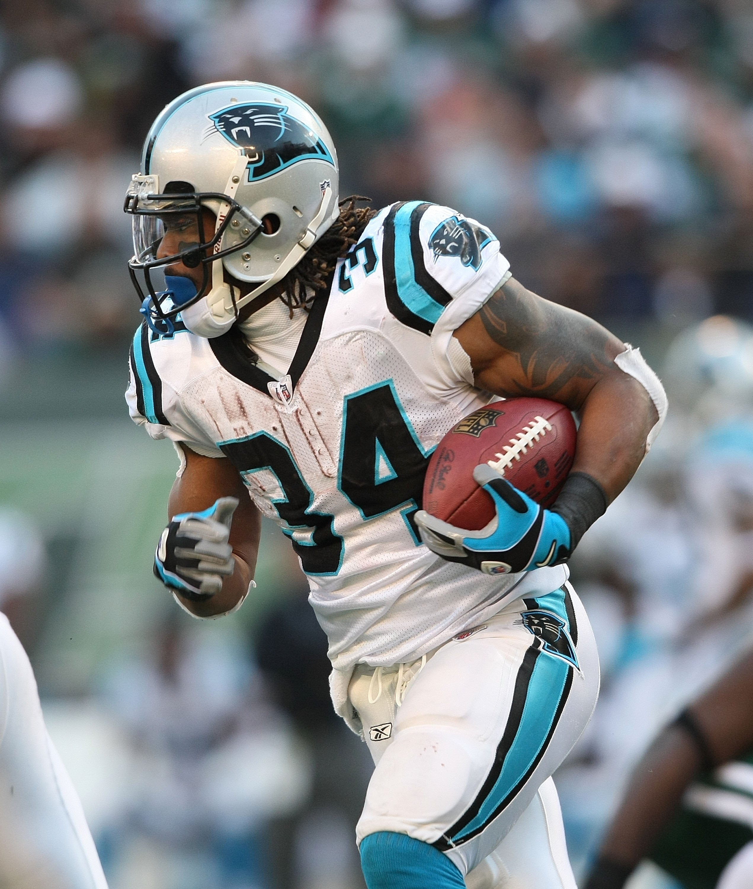 EAST RUTHERFORD, NJ - NOVEMBER 29:  DeAngelo Williams #34  of the Carolina Panthers rushes against the New York Jets at Giants Stadium on November 29, 2009 in East Rutherford, New Jersey.  (Photo by Nick Laham/Getty Images)