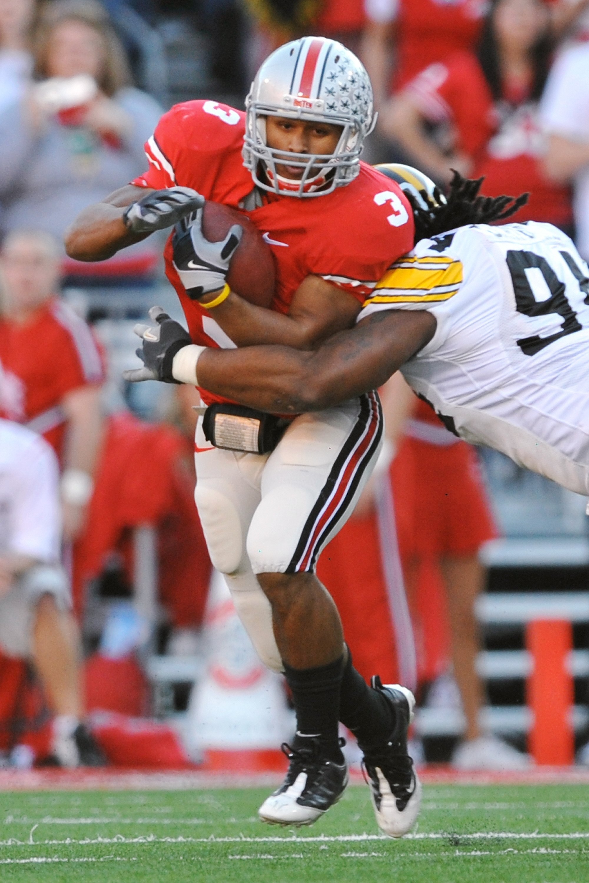 COLUMBUS, OH - NOVEMBER 14:  Tailback Brandon Saine #3 of the Ohio State Buckeyes runs with the ball against the Iowa Hawkeyes at Ohio Stadium on November 14, 2009 in Columbus, Ohio.  (Photo by Jamie Sabau/Getty Images)