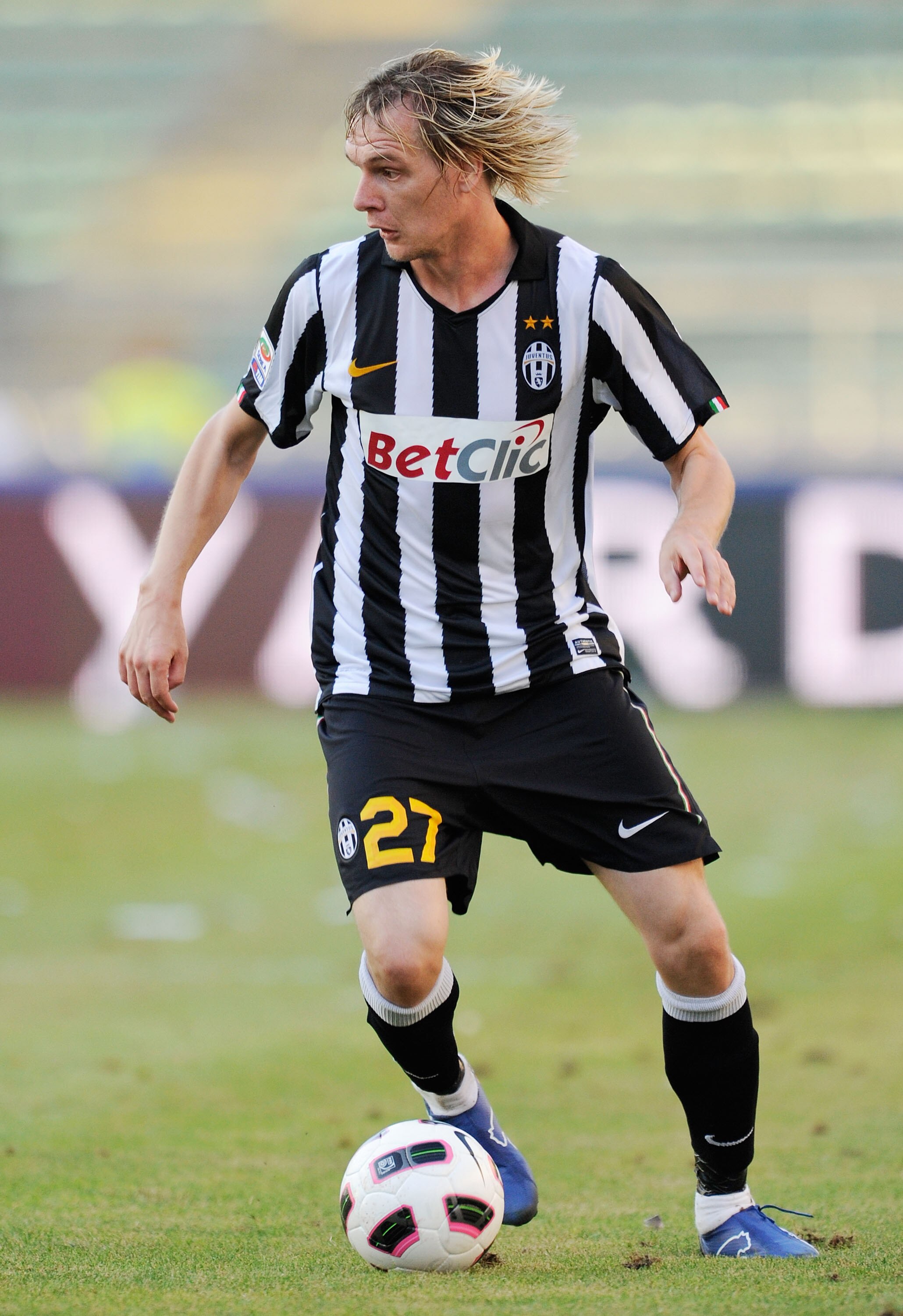 BARI, ITALY - AUGUST 29:  Milos Krasic of Juventus  in action during the Serie A match between Bari and Juventus at Stadio San Nicola on August 29, 2010 in Bari, Italy.  (Photo by Giuseppe Bellini/Getty Images)