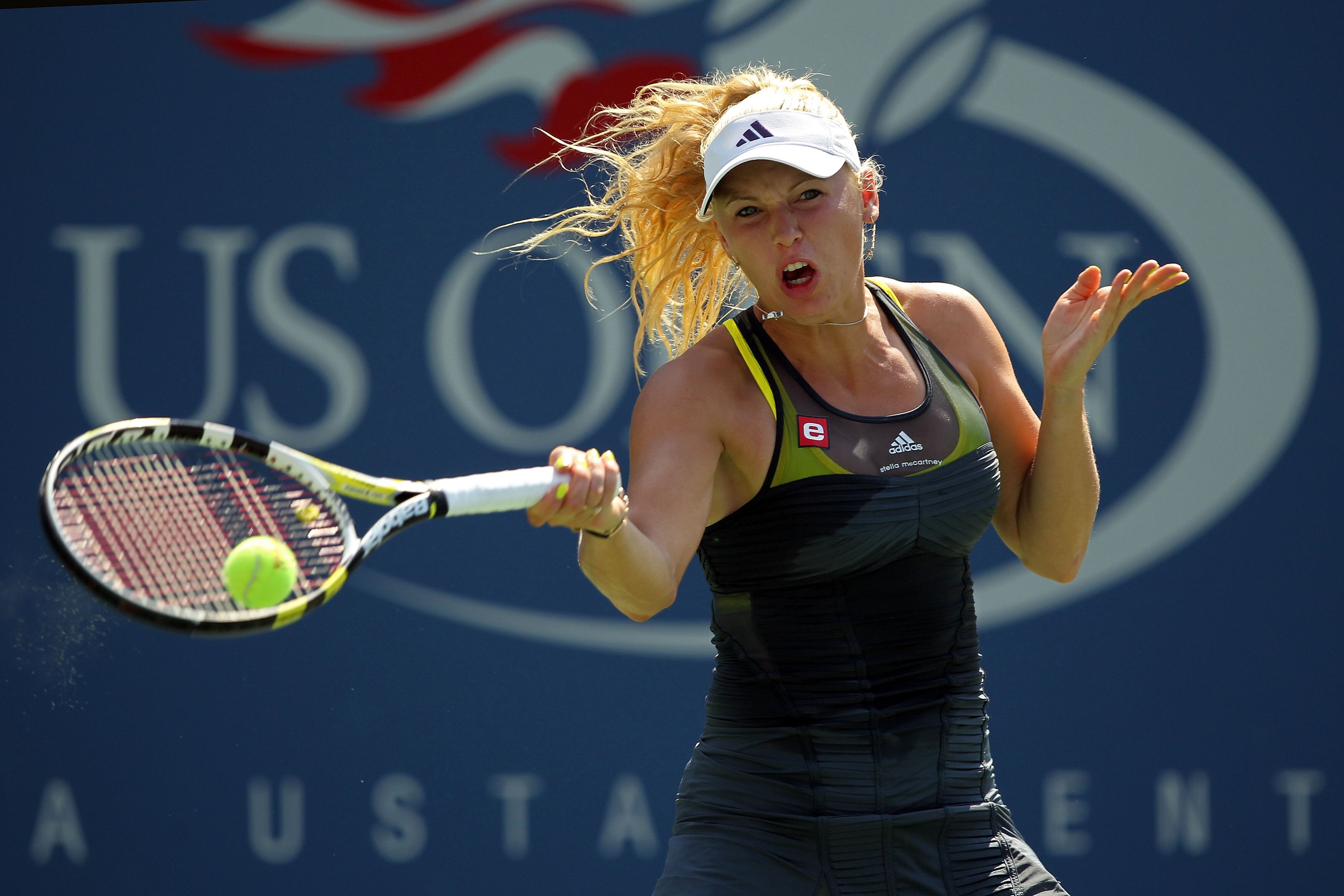 NEW YORK - SEPTEMBER 02:  Caroline Wozniacki of Denmark returns a shot to Kai-Lung Chang of Chinese Taipei during the Women's singles on day four of the 2010 U.S. Open at the USTA Billie Jean King National Tennis Center on September 2, 2010 in the Flushin
