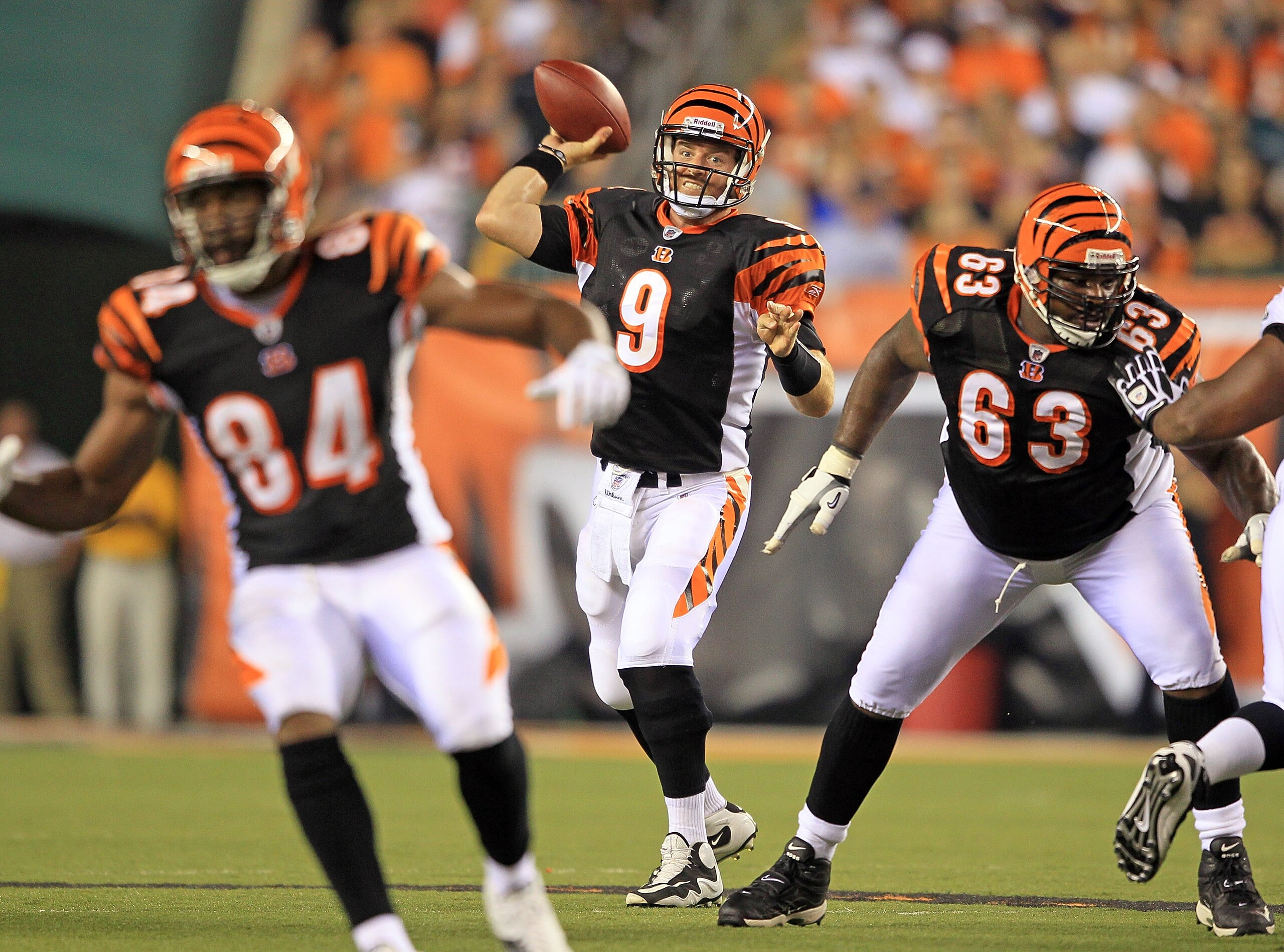 CINCINNATI - AUGUST 20:  Carson Palmer #9 of the Cincinnati Bengals throws a pass during the NFL preseason game against the Philadelphia Eagles at Paul Brown Stadium on August 20, 2010 in Cincinnati, Ohio.  (Photo by Andy Lyons/Getty Images)