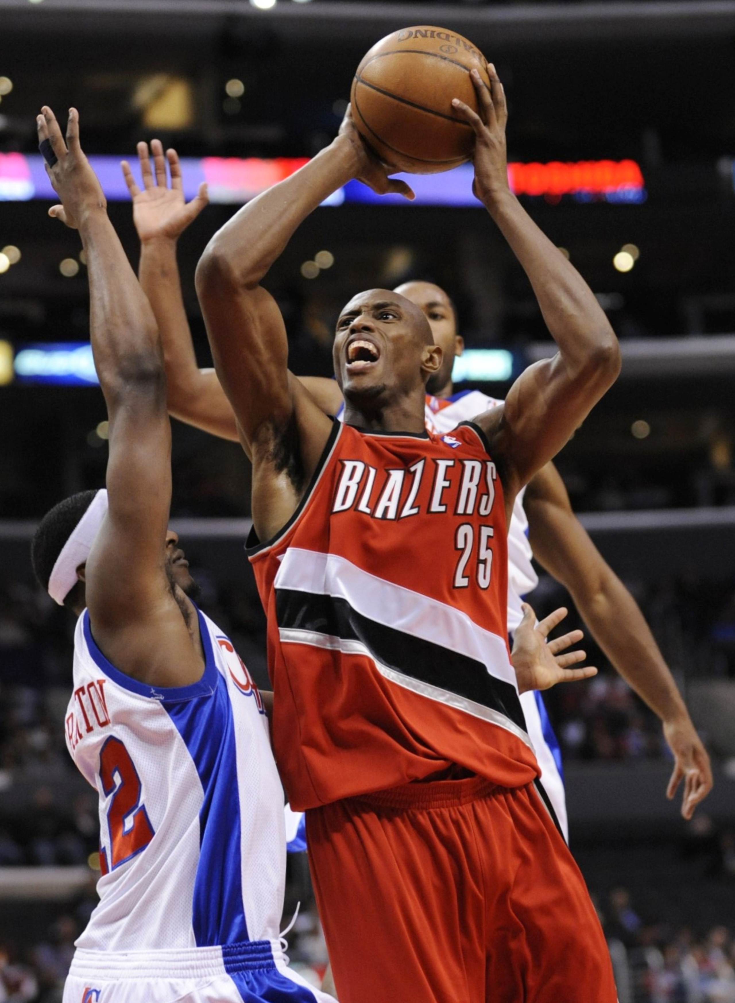 LOS ANGELES, CA - JANUARY 26: Travis Outlaw #25 of the Portland Trail Blazers moves against the defense of the Los Angeles Clippers at the Staples Center January 26, 2009 in Los Angeles, California. NOTE TO USER: User expressly acknowledges and agrees tha