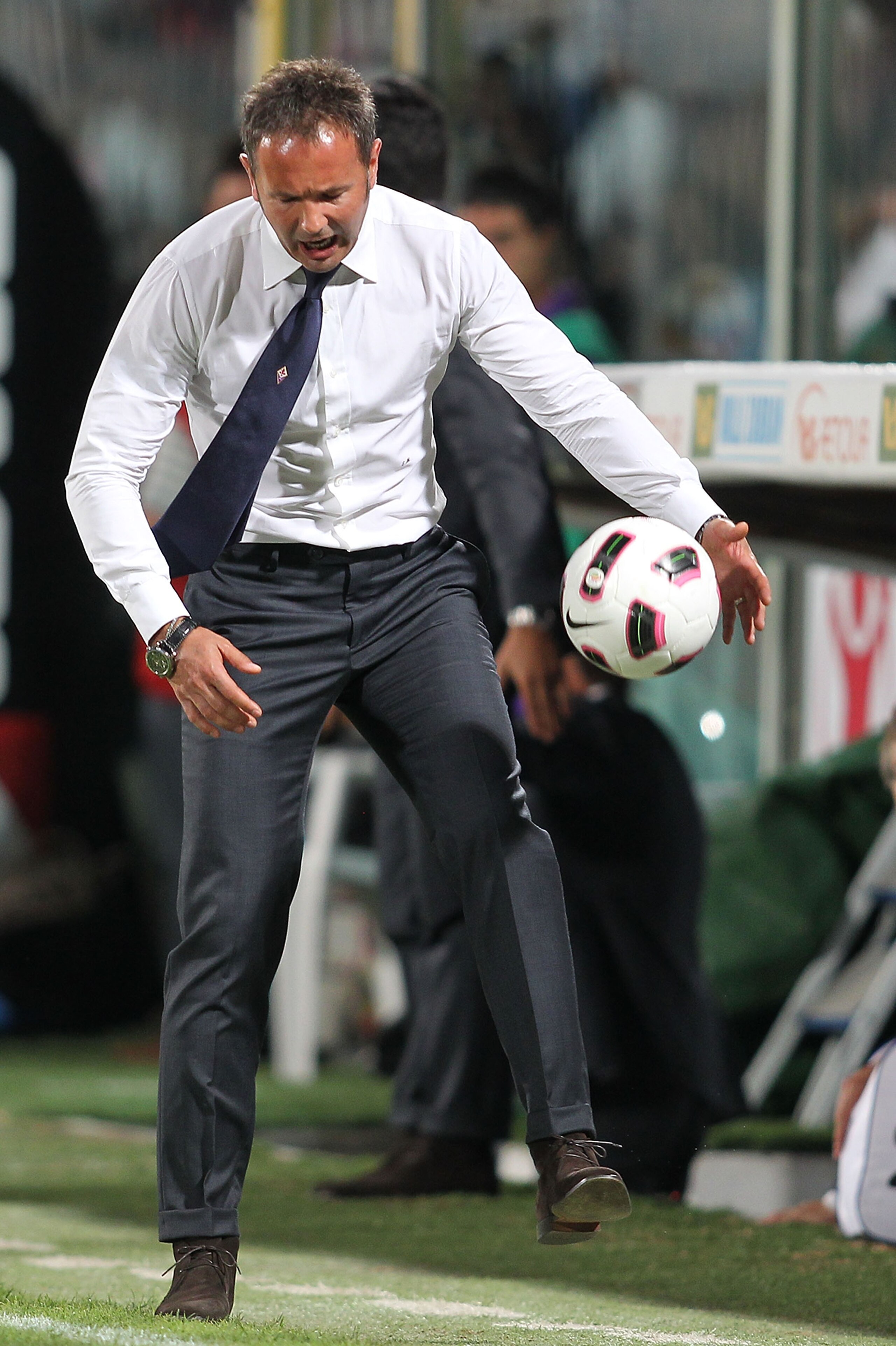 FLORENCE, ITALY - AUGUST 29:Fiorentina head coach Sinisa Mihajlovic gestures  during the Serie A match between Fiorentina and Napoli at Stadio Artemio Franchi on August 29, 2010 in Florence, Italy.  (Photo by Gabriele Maltinti/Getty Images)