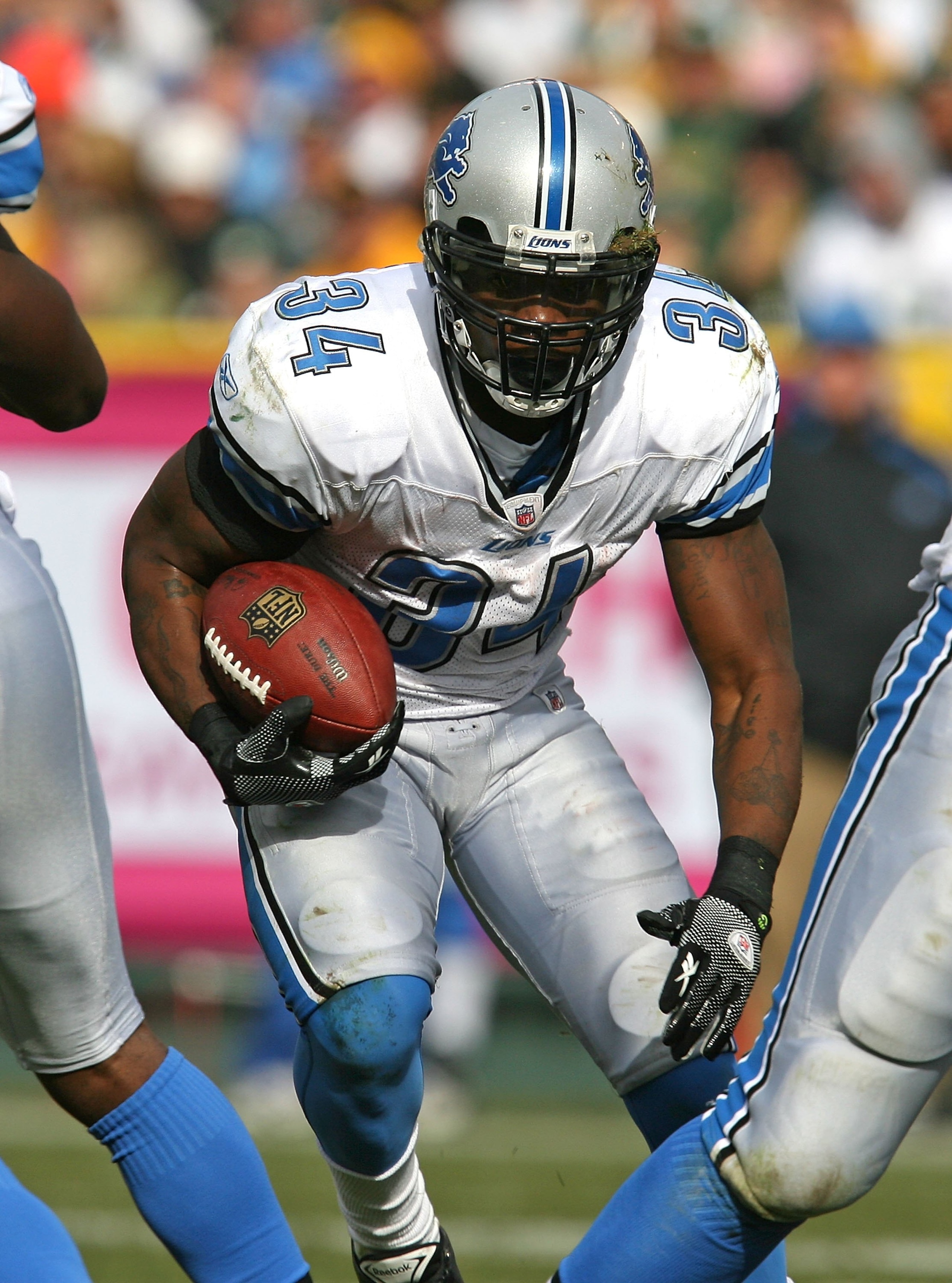 GREEN BAY, WI - OCTOBER 18: Kevin Smith #34 of the Detroit Lions runs the ball against the Green Bay Packers at Lambeau Field on October 18, 2009 in Green Bay, Wisconsin. The Packers defeated the Lions 26-0. (Photo by Jonathan Daniel/Getty Images)