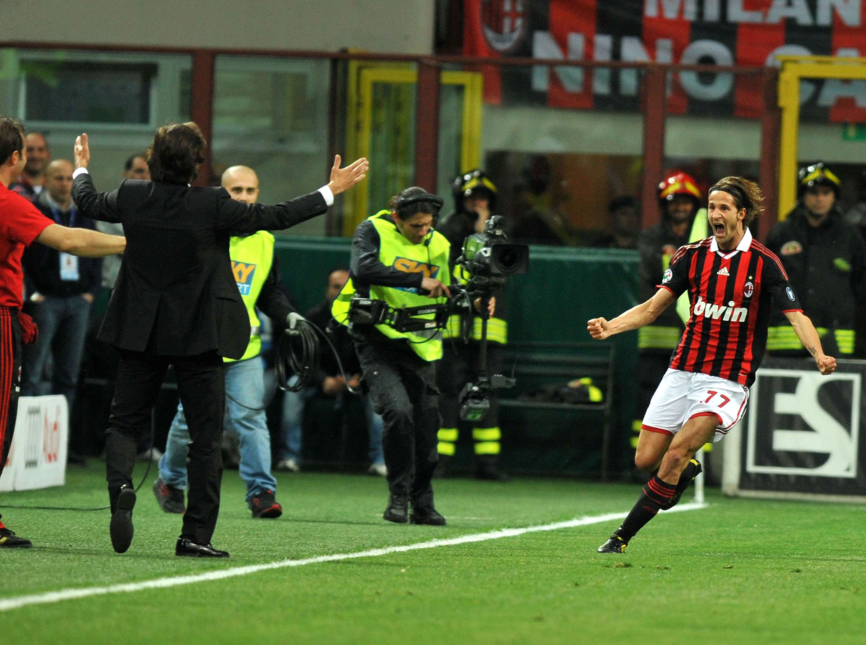 MILAN, ITALY - MAY 15: Luca Antonini of AC Milan celebrates his opening goal running toward head coach Leonardo during the Serie A match between AC Milan and Juventus FC at Stadio Giuseppe Meazza on May 15, 2010 in Milan, Italy.  (Photo by Massimo Cebrell