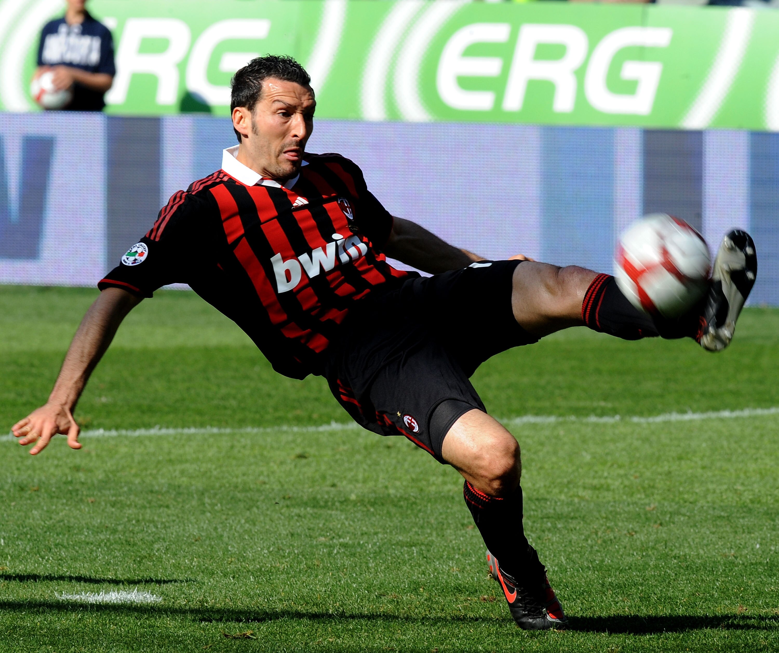 GENOA, ITALY - APRIL 18: Gianluca Zambrotta of AC Milan in action during the Serie A match between UC Sampdoria and AC Milan at Stadio Luigi Ferraris on April 18, 2010 in Genoa, Italy. (Photo by Massimo Cebrelli/Getty Images)