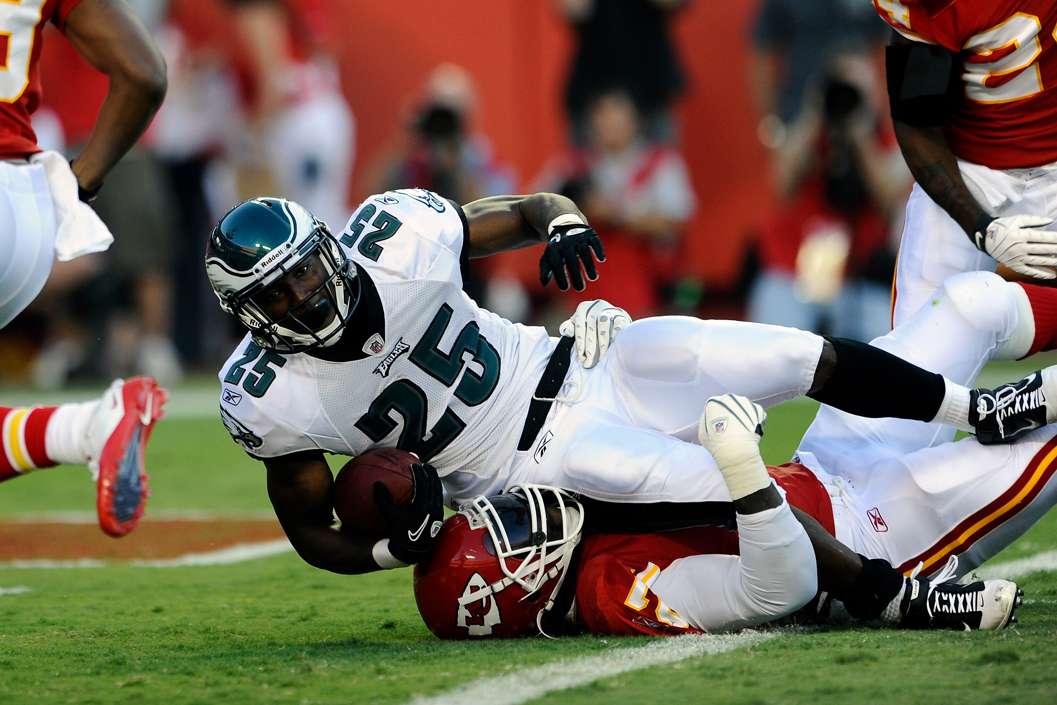 KANSAS CITY, MO - AUGUST 27: LeSean McCoy #25 of the Philadelphia Eagles dives into the end zone to score a touchdown during a preseason game against the Kansas City Chiefs at Arrowhead Stadium on August 27, 2010 in Kansas City, Missouri.  (Photo by G. Ne